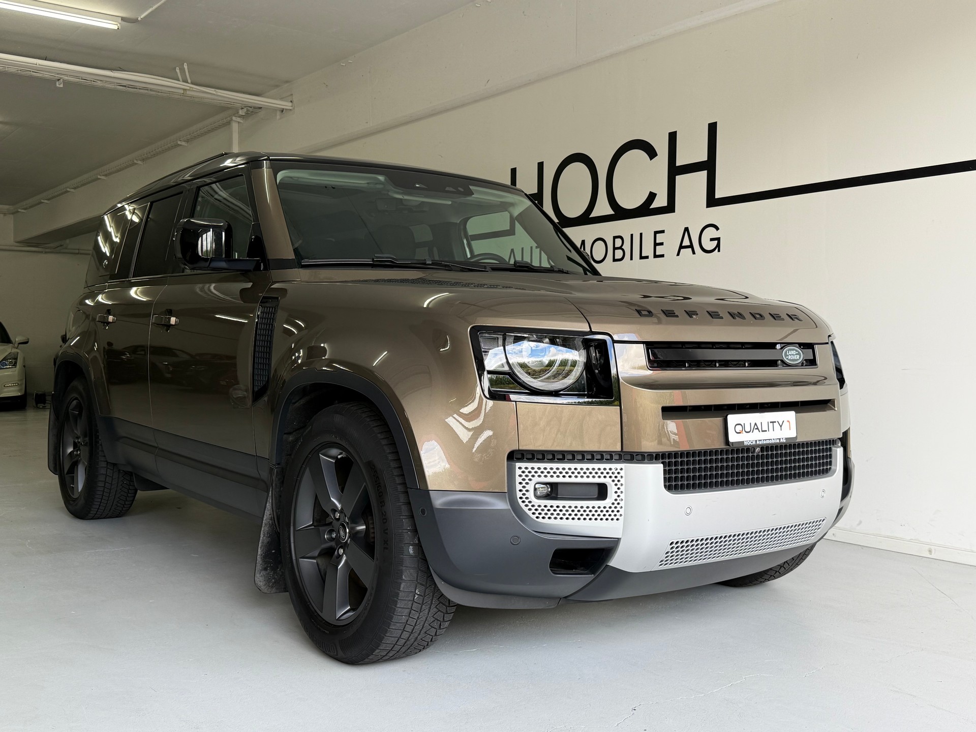 LAND ROVER Defender 110 D240 SD4 First Edition AT8-showroom-element-1