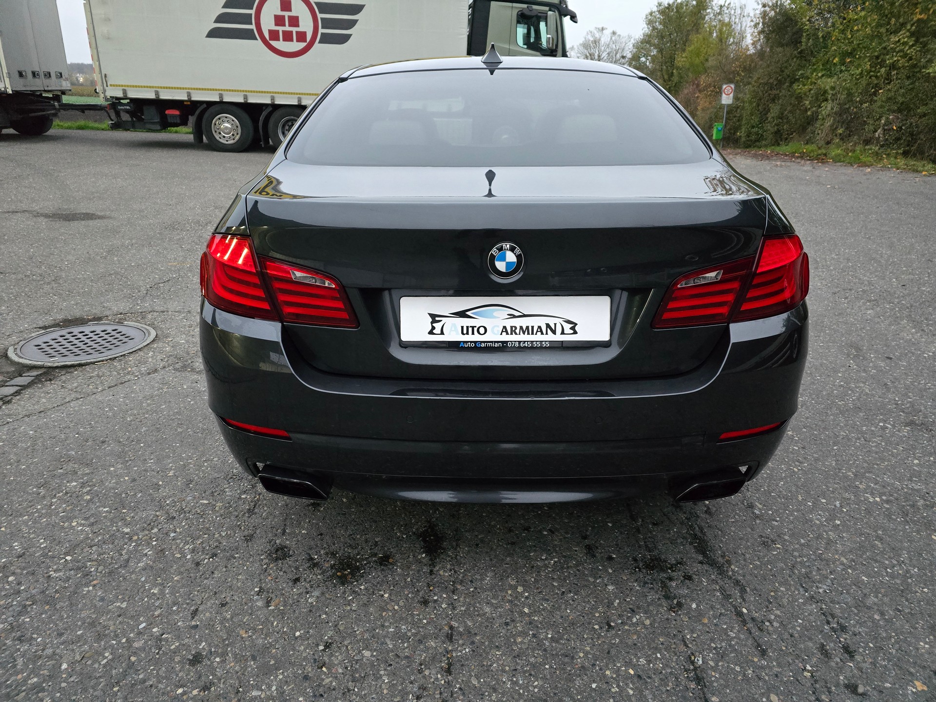 BMW 550i xDrive Steptronic-showroom-element-3