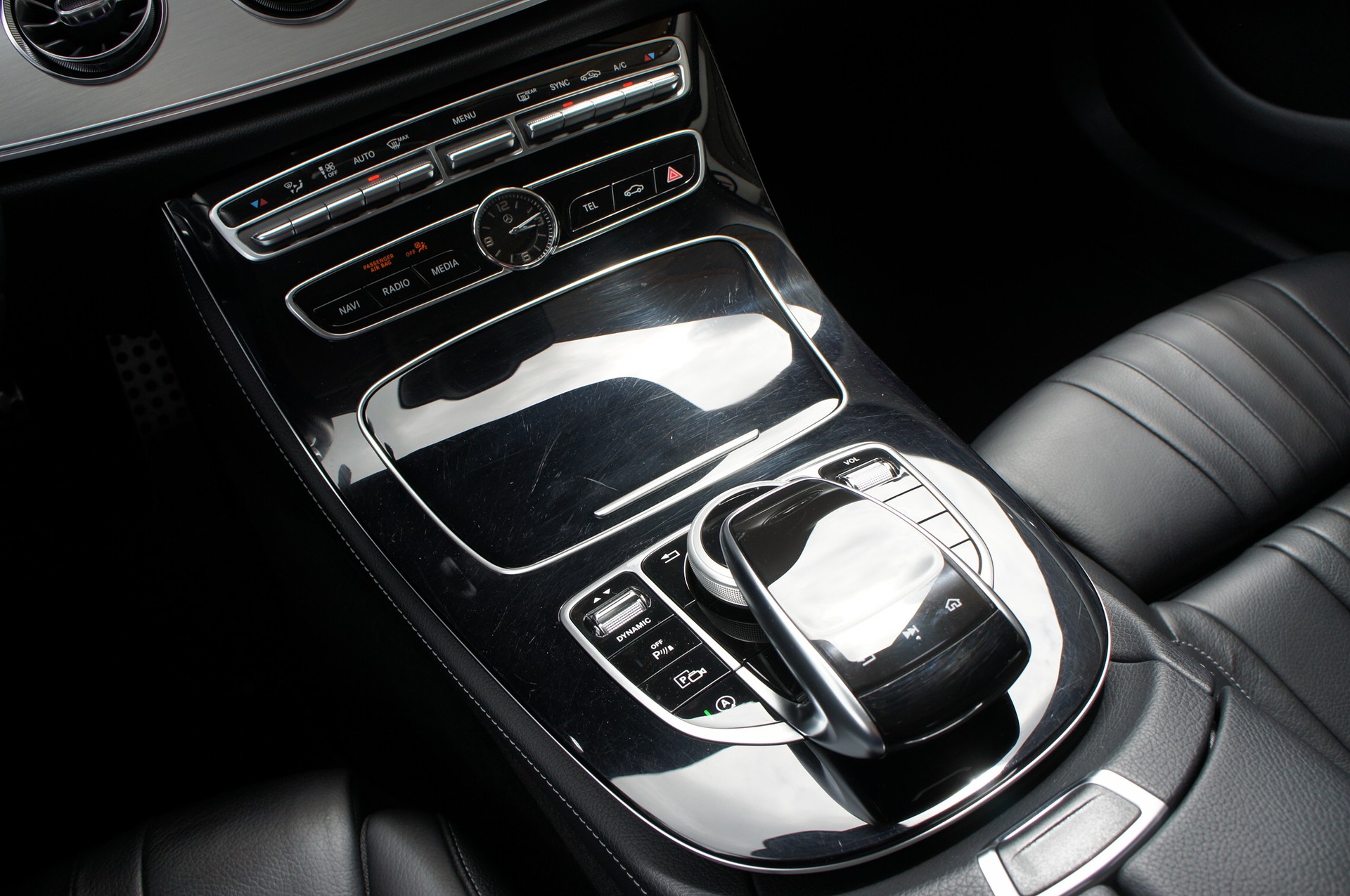 MERCEDES-BENZ CLS 350 d AMG Line 4Matic 9G-Tronic-image-15