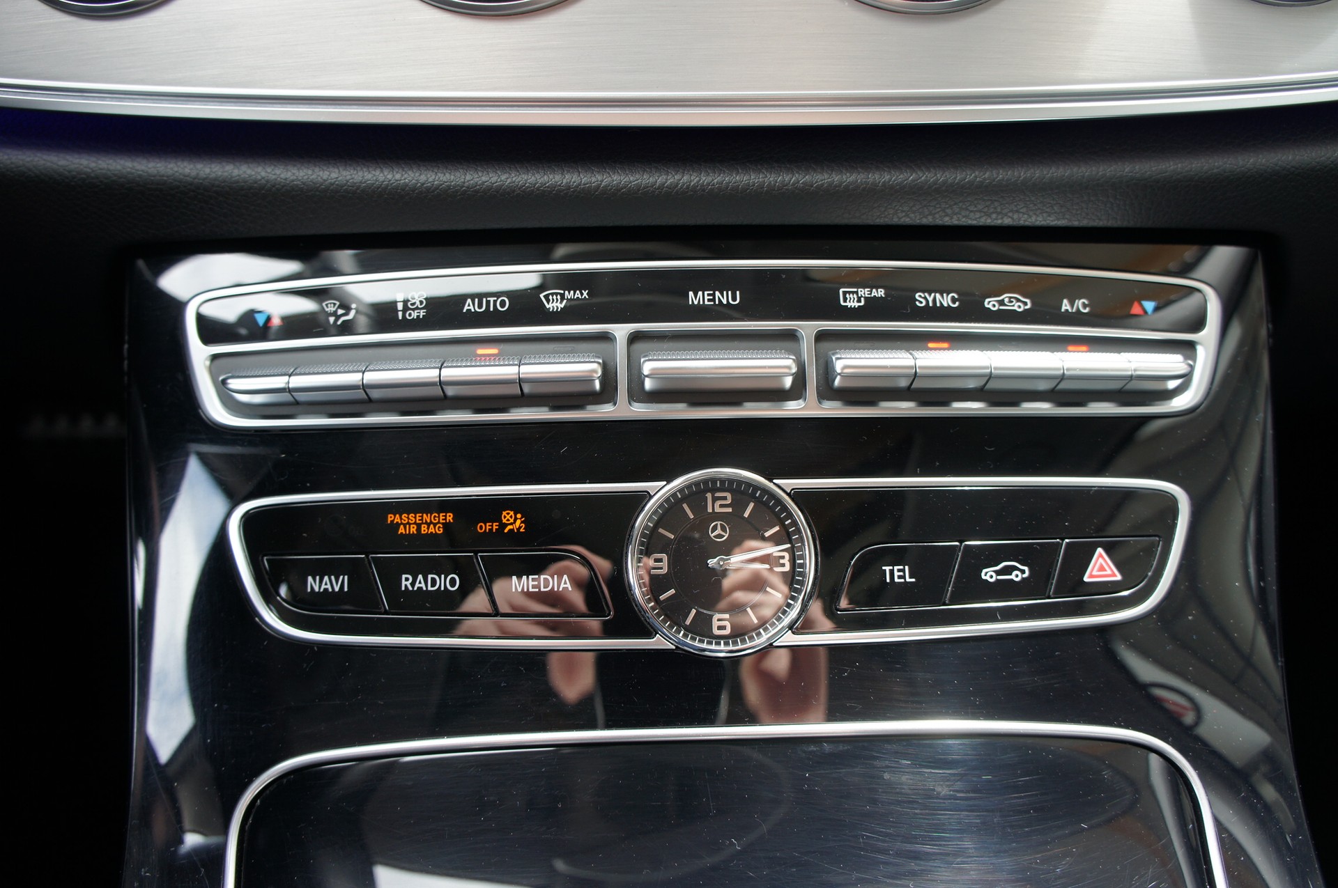 MERCEDES-BENZ CLS 350 d AMG Line 4Matic 9G-Tronic-image-16