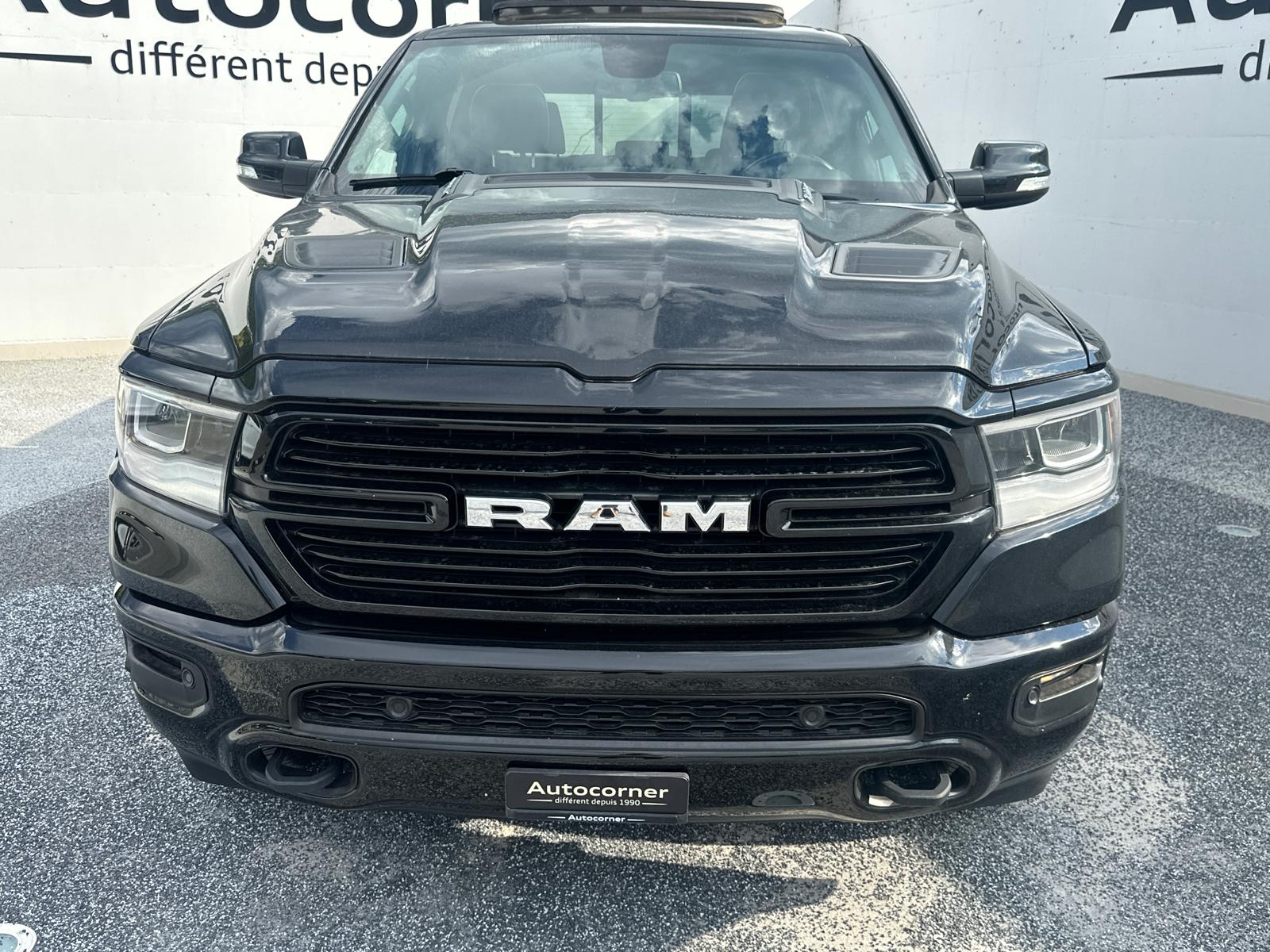 DODGE Crew Cab Laramie-showroom-element-2