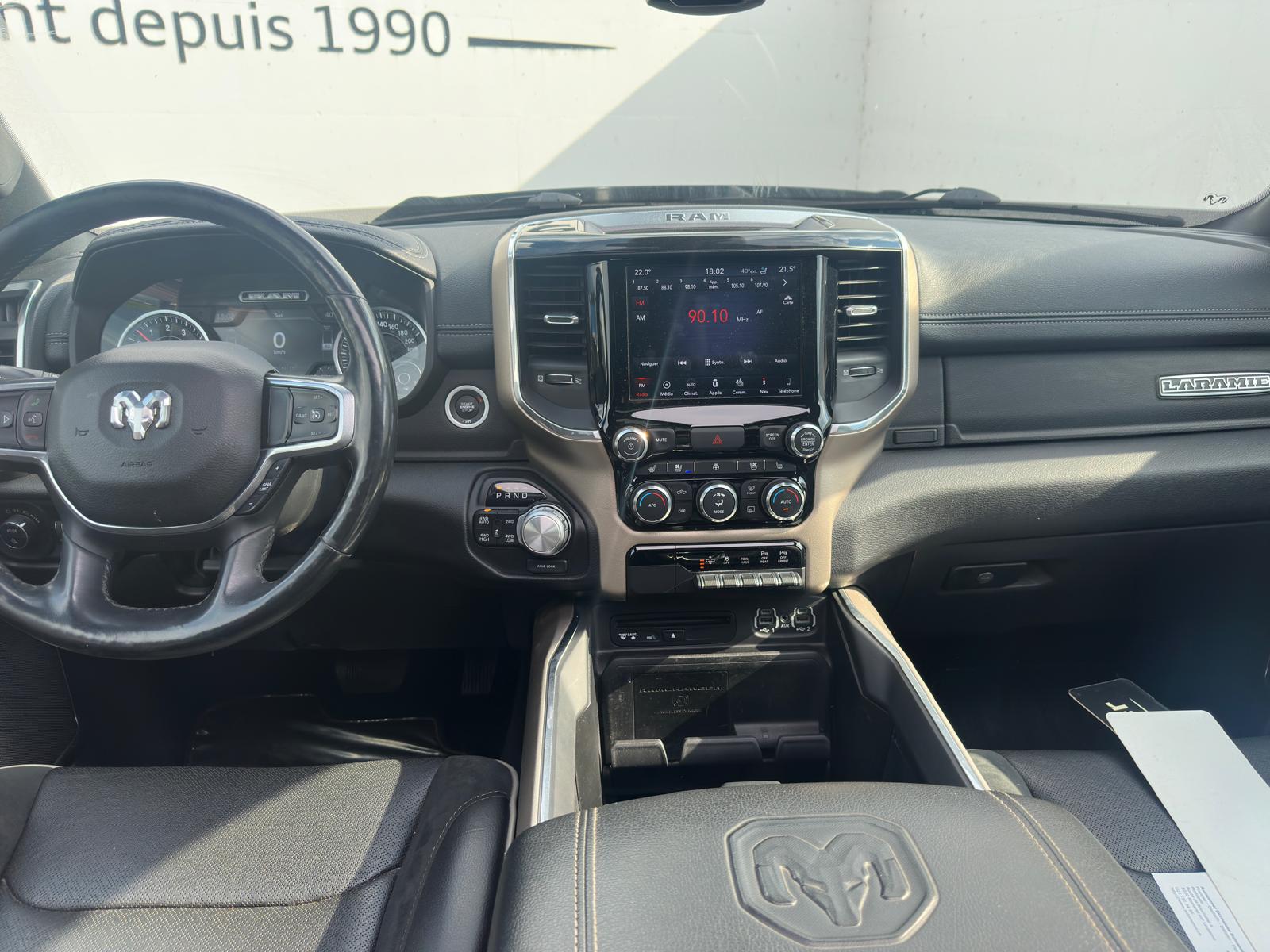 DODGE Crew Cab Laramie-image-12
