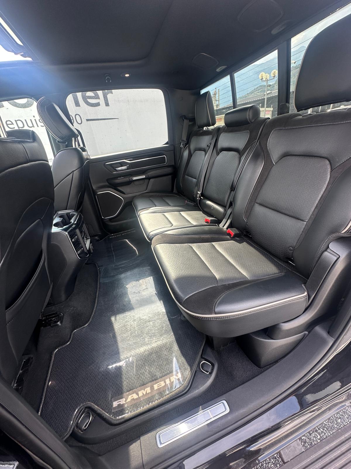 DODGE Crew Cab Laramie-image-6