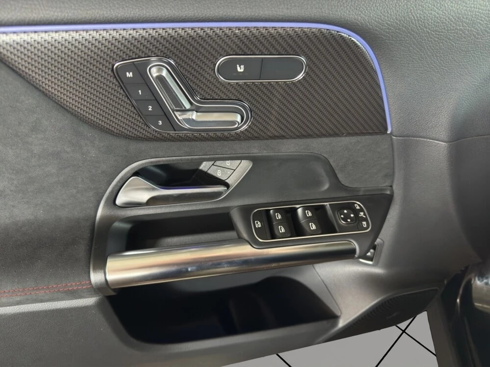 Image MERCEDES-BENZ GLA-200 GLA 200 7G-DCT