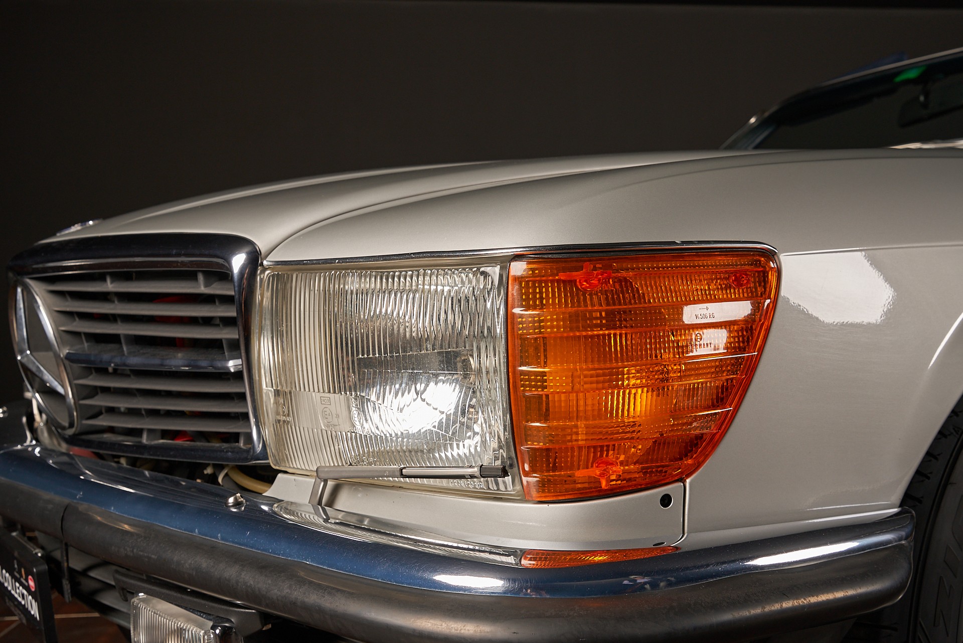 MERCEDES-BENZ SL 500 R107-showroom-element-2