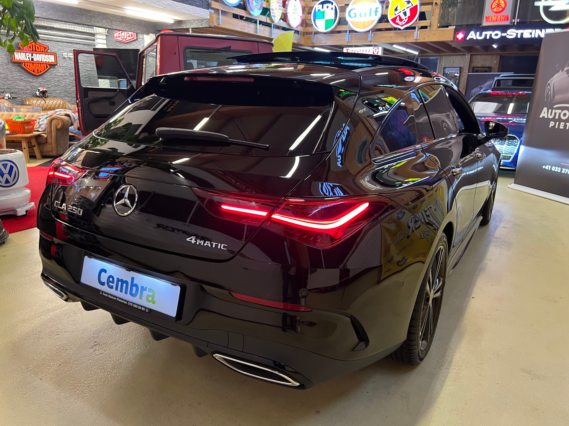 MERCEDES-BENZ "AMG" CLA SHOOTING BRAKE 250 4-MATIC  MIT AHK !! "SPORTSTOURER" VOLL OPTIONEN !! NUR 4`900 KM !!  CH WAGEN !!8G-DCT-showroom-element-2