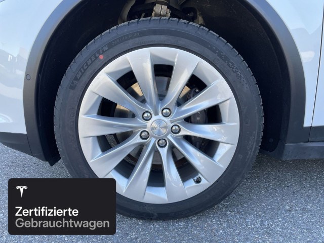 TESLA Model X Long Range AWD-showroom-element-3