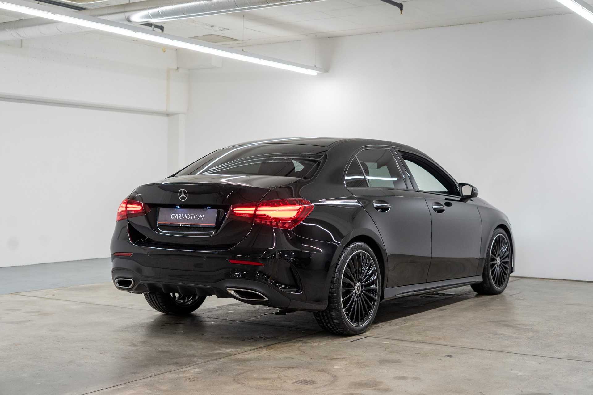 MERCEDES-BENZ A 200 AMG Line Limousine *FACELIFT*-showroom-element-3