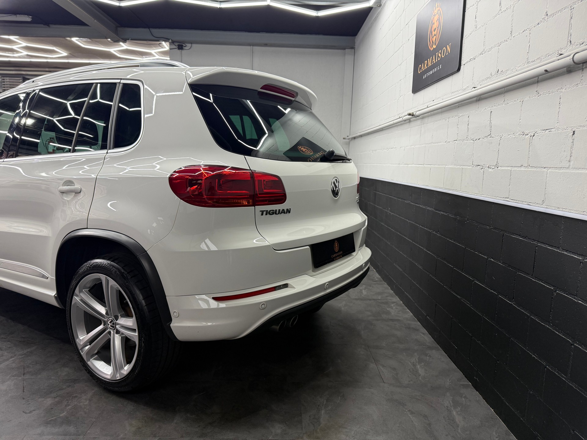 VW Tiguan 2.0 TDI BMT R-Line Design 4Motion DSG-showroom-element-3