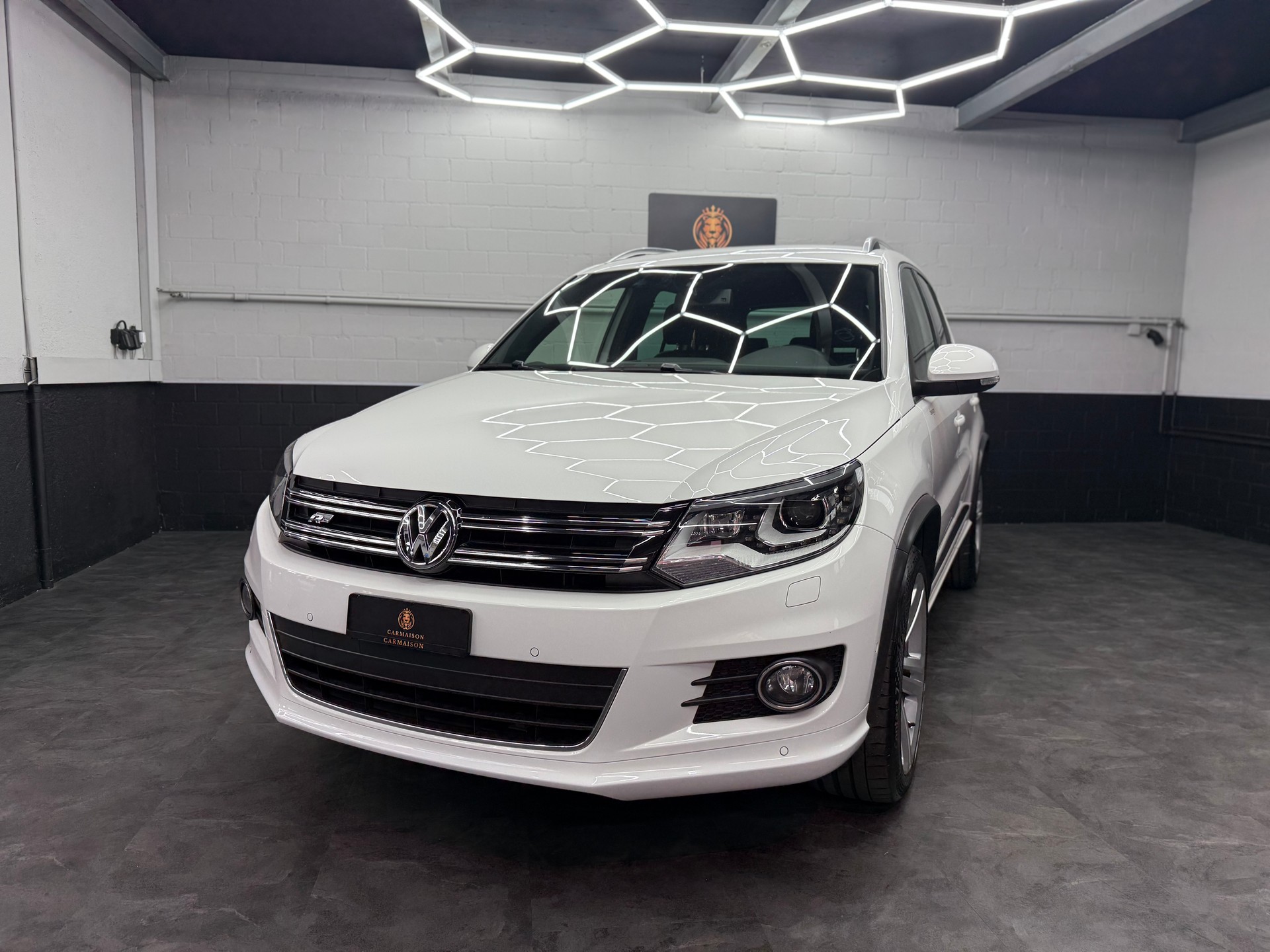 VW Tiguan 2.0 TDI BMT R-Line Design 4Motion DSG-showroom-element-1