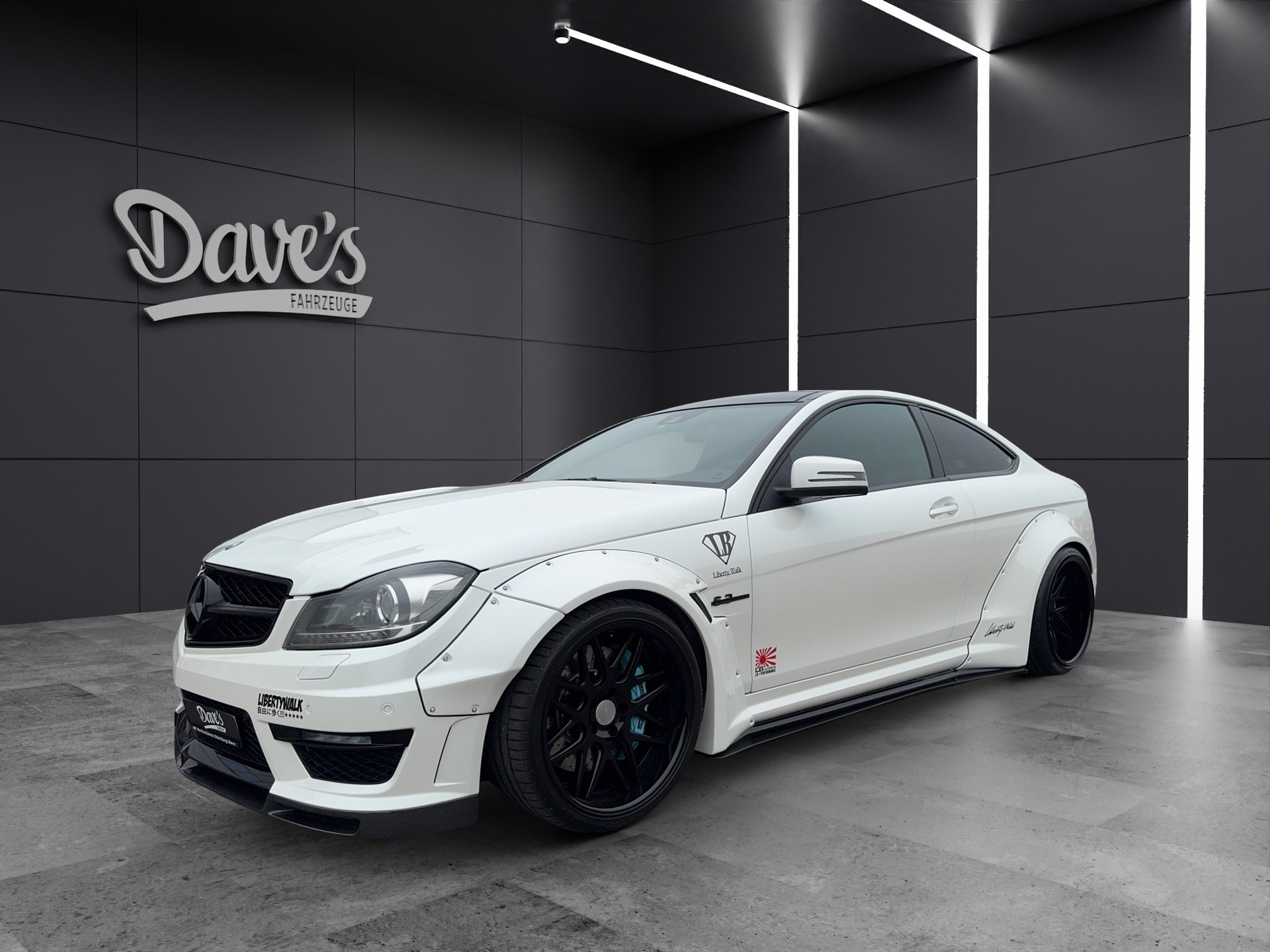 MERCEDES-BENZ *Liberty Walk* C 63 Coupé AMG Speedshift MCT
