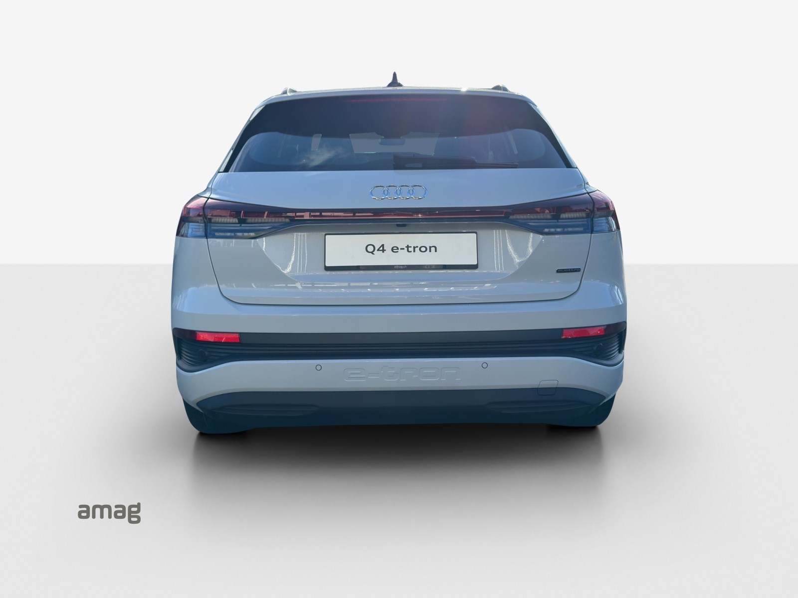 AUDI Q4 e-tron 45 Attraction quattro-showroom-element-3