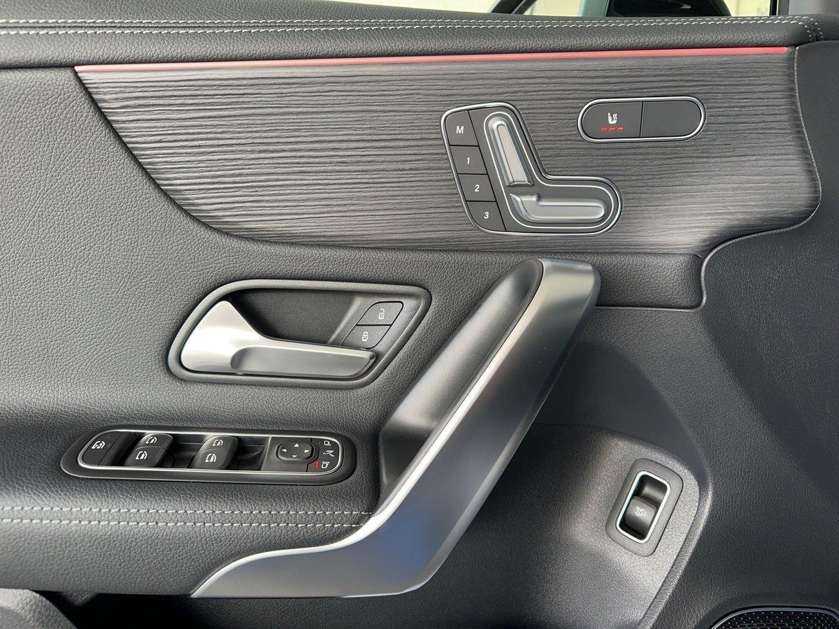 MERCEDES-BENZ A 35 AMG 4matic Limousine-image-13