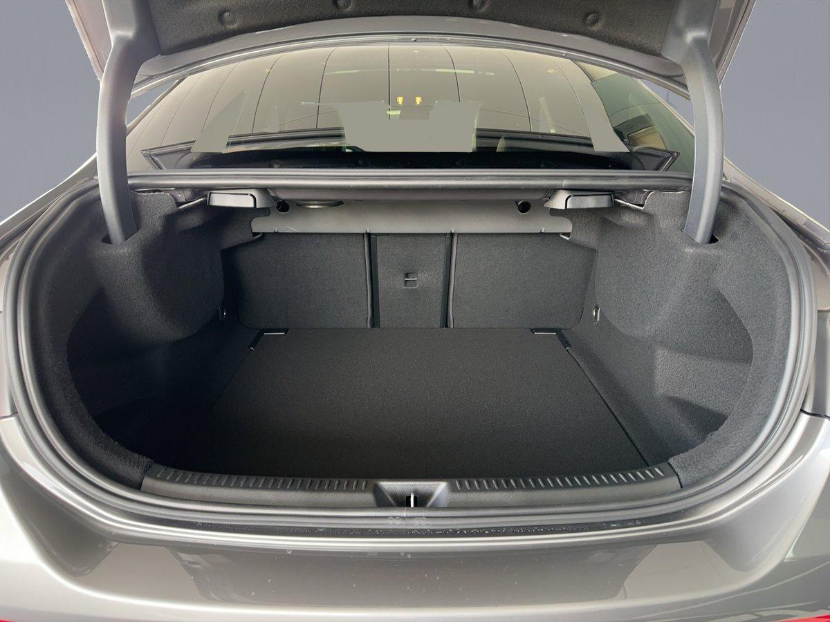 MERCEDES-BENZ A 35 AMG 4matic Limousine-image-11