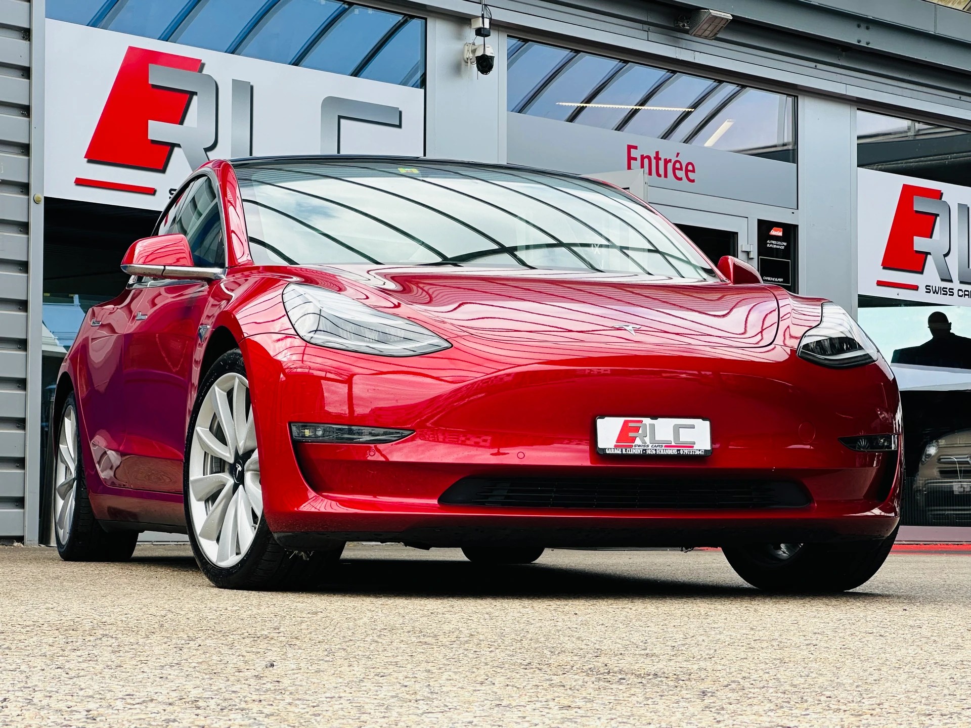 TESLA Model 3 Long Range Dual Motor AWD-showroom-element-2