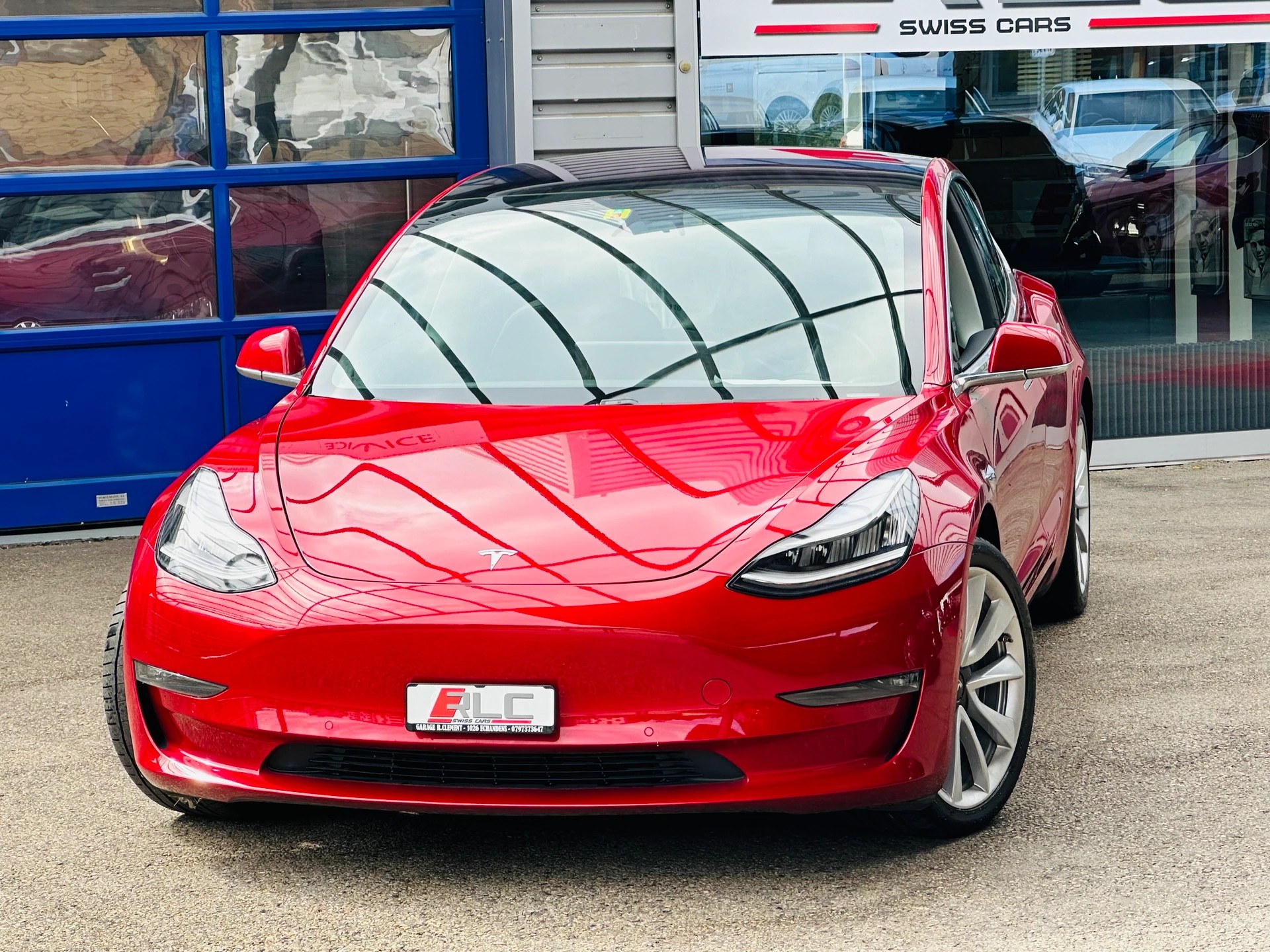 TESLA Model 3 Long Range Dual Motor AWD-showroom-element-3