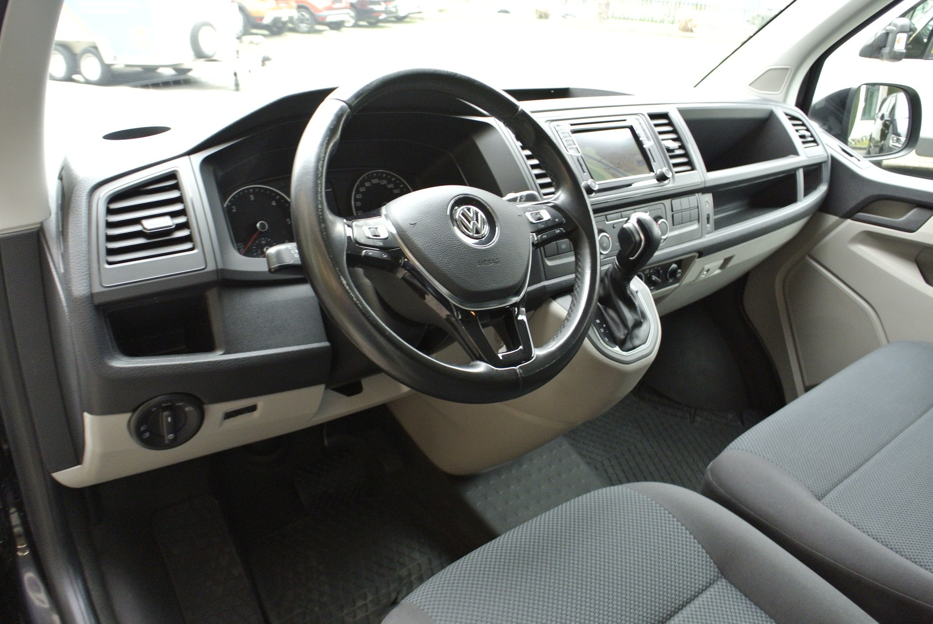 VW T6 2.0 TDI DSG-image-12