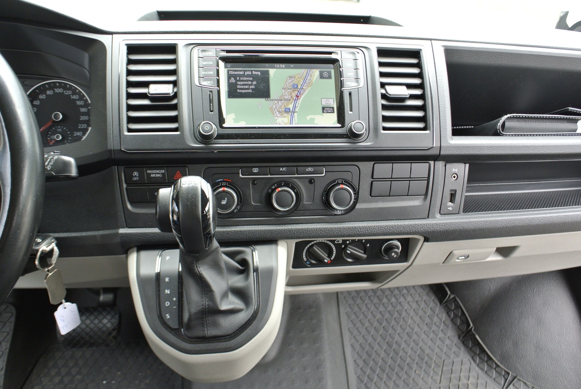 VW T6 2.0 TDI DSG-image-17