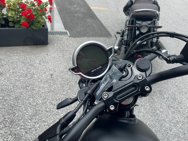 MOTO GUZZI V7 IV 850 Stone-showroom-element-3