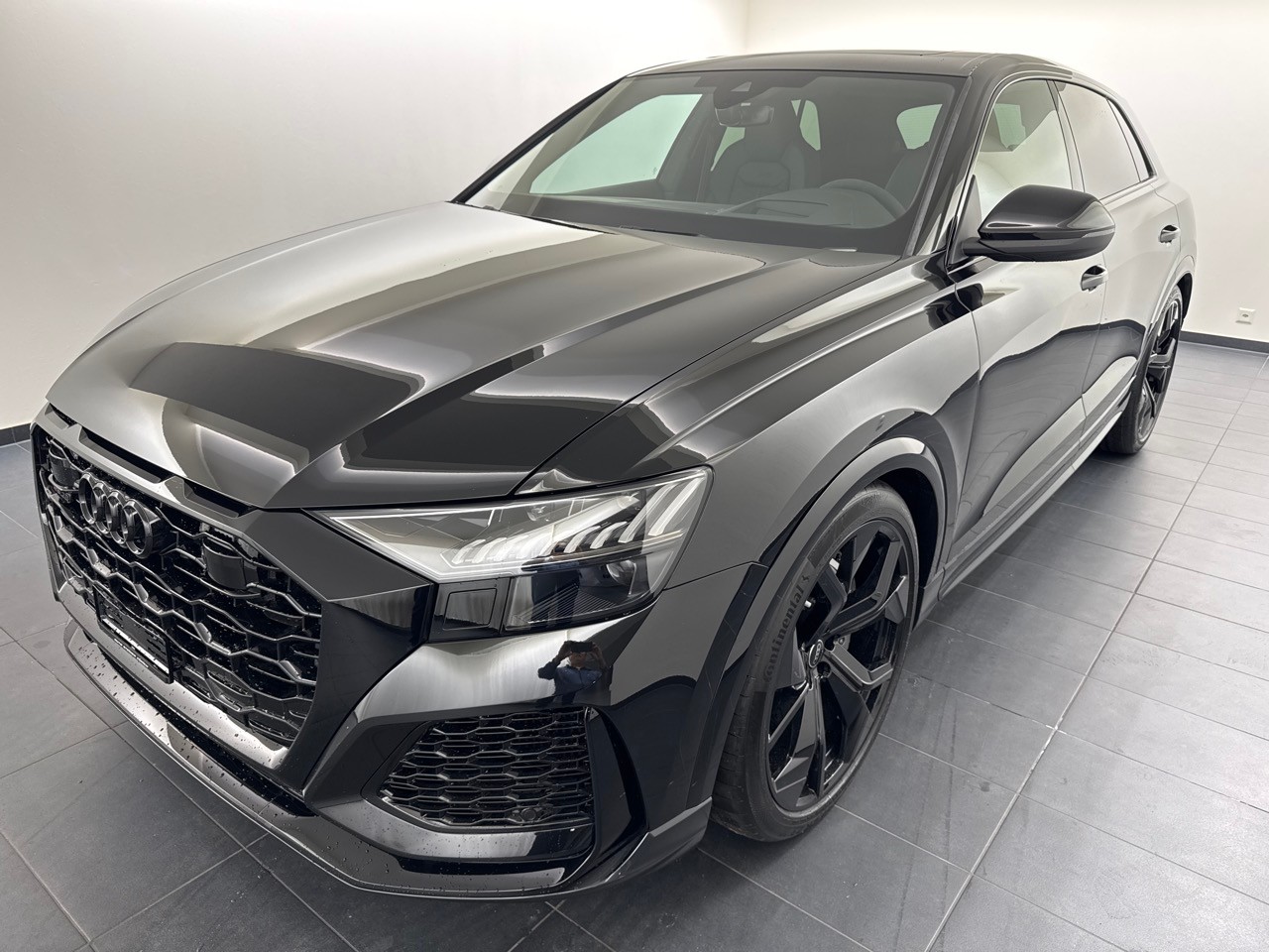 AUDI RSQ8 quattro
