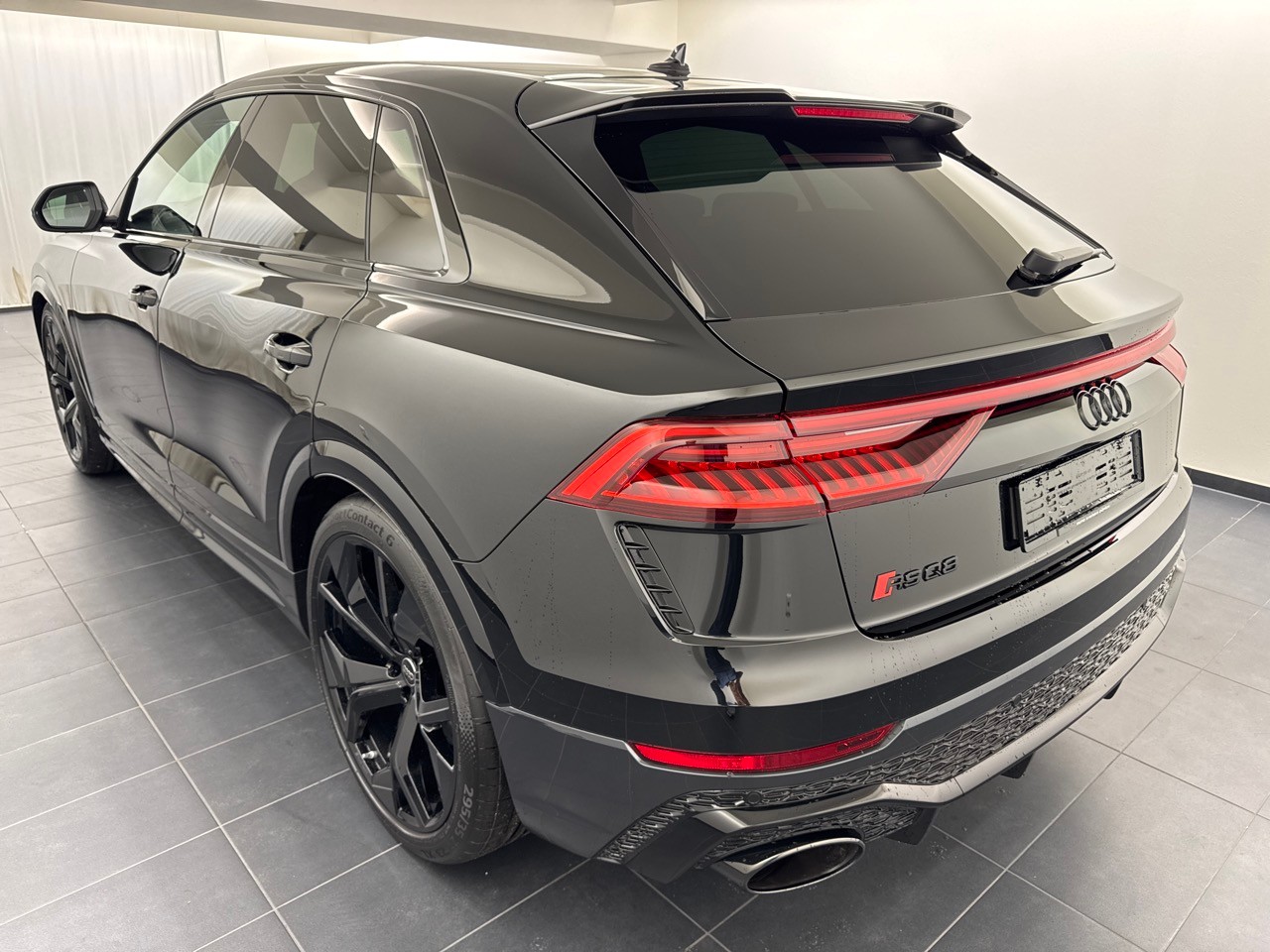 AUDI RSQ8 quattro-showroom-element-1