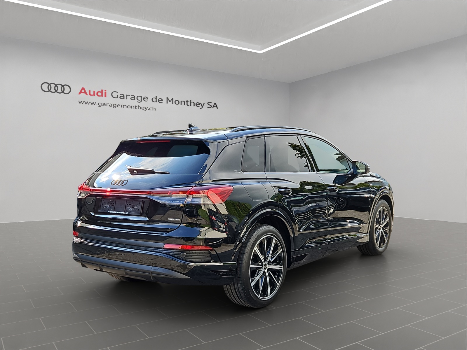 AUDI Q4 e-tron 45 Edition Swiss Ski quattro-showroom-element-3