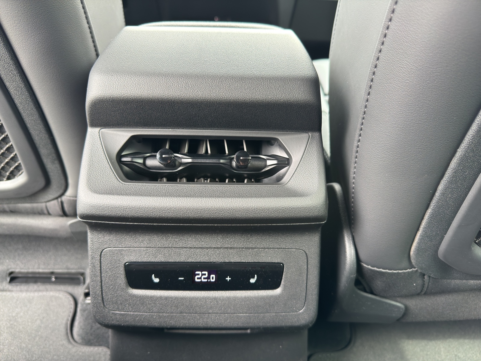 AUDI SQ6 e-tron quattro-image-14