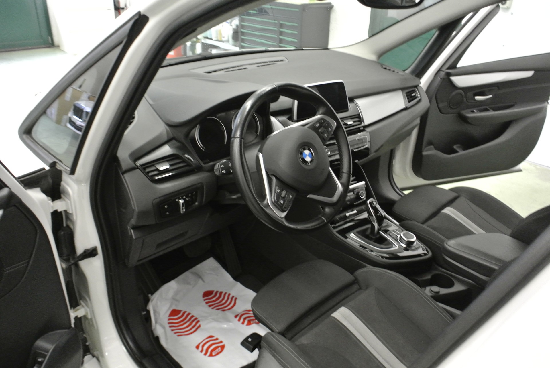 BMW 218d xDrive Gran Tourer Steptronic-image-23