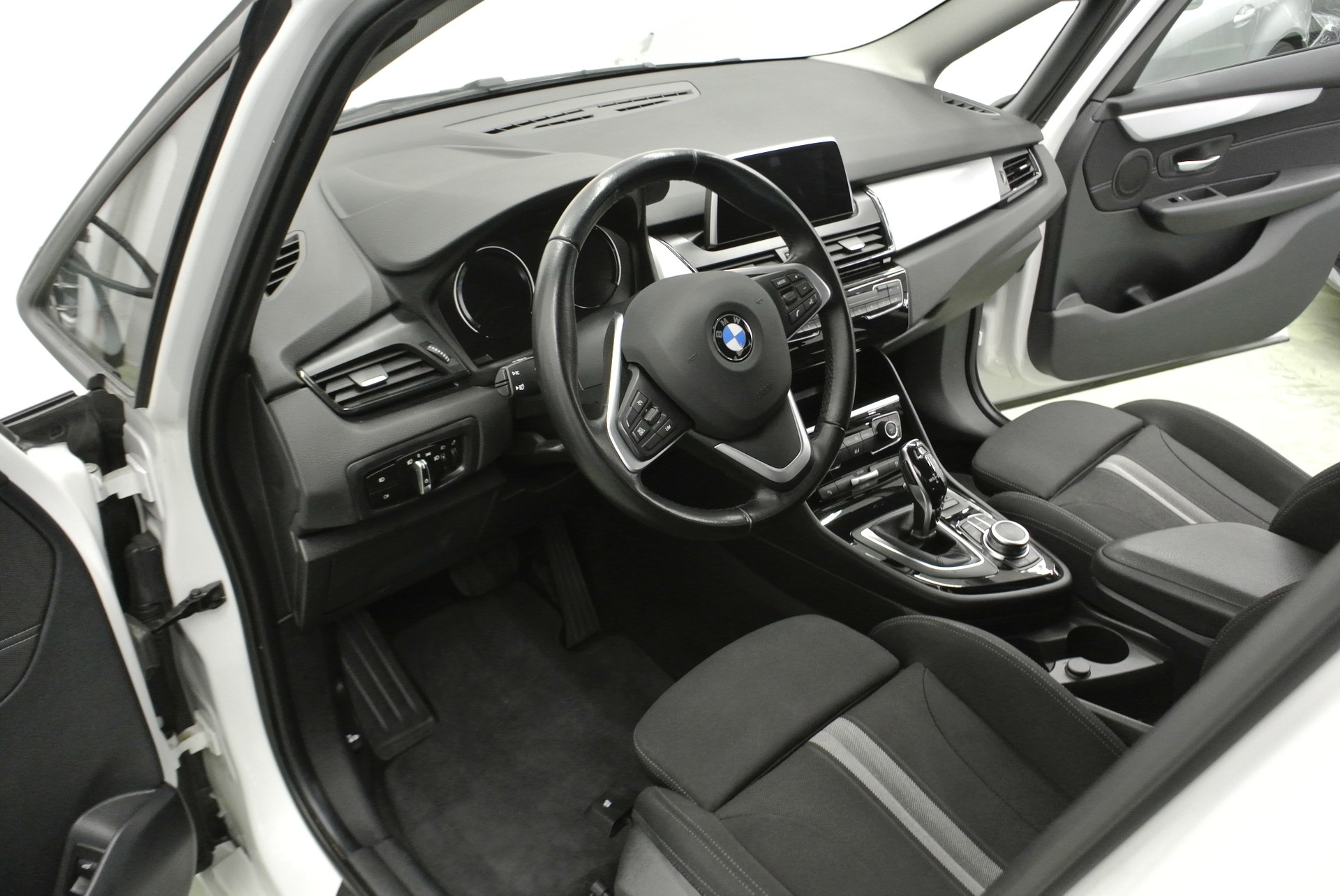 BMW 218d xDrive Gran Tourer Steptronic-image-13