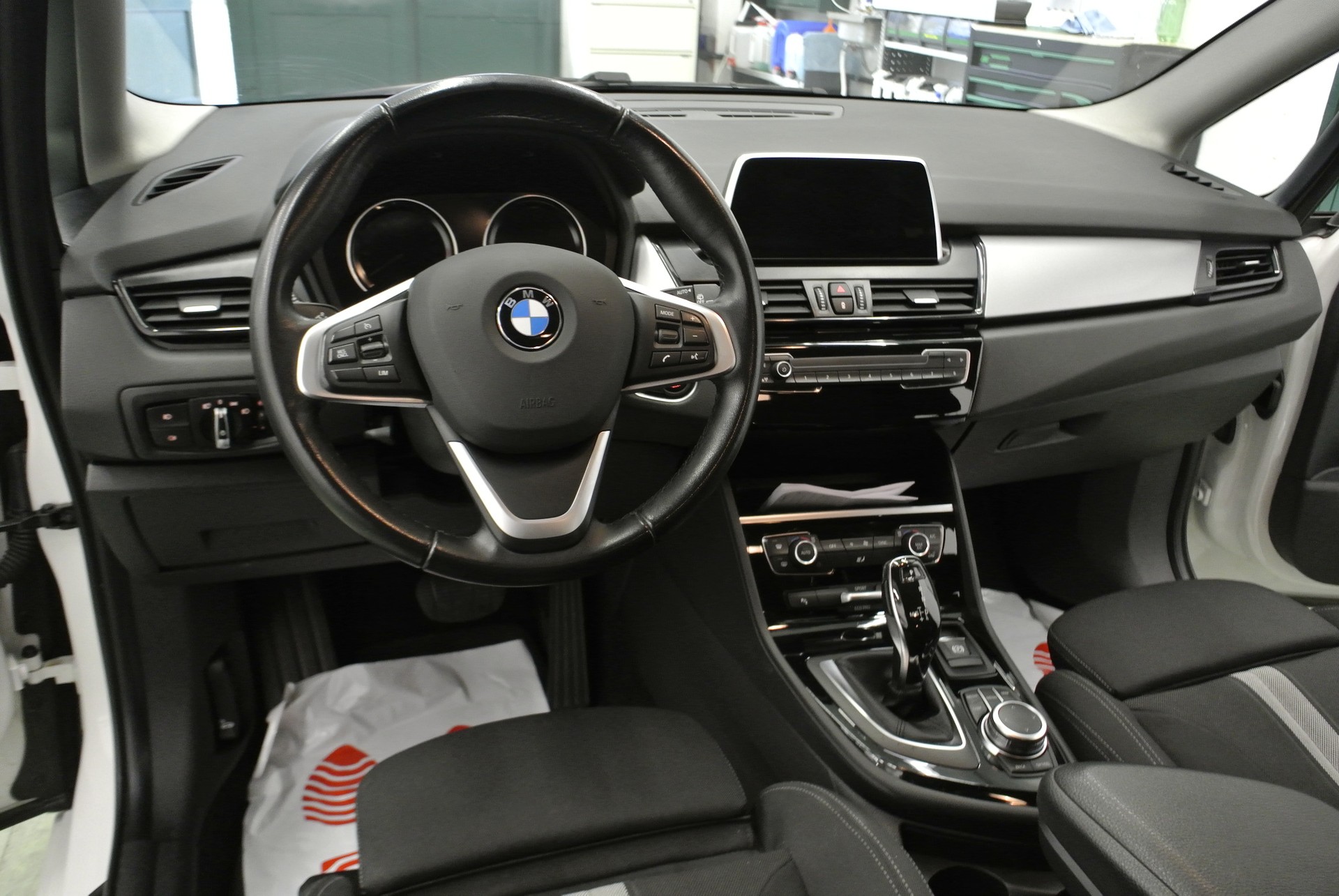 BMW 218d xDrive Gran Tourer Steptronic-image-25