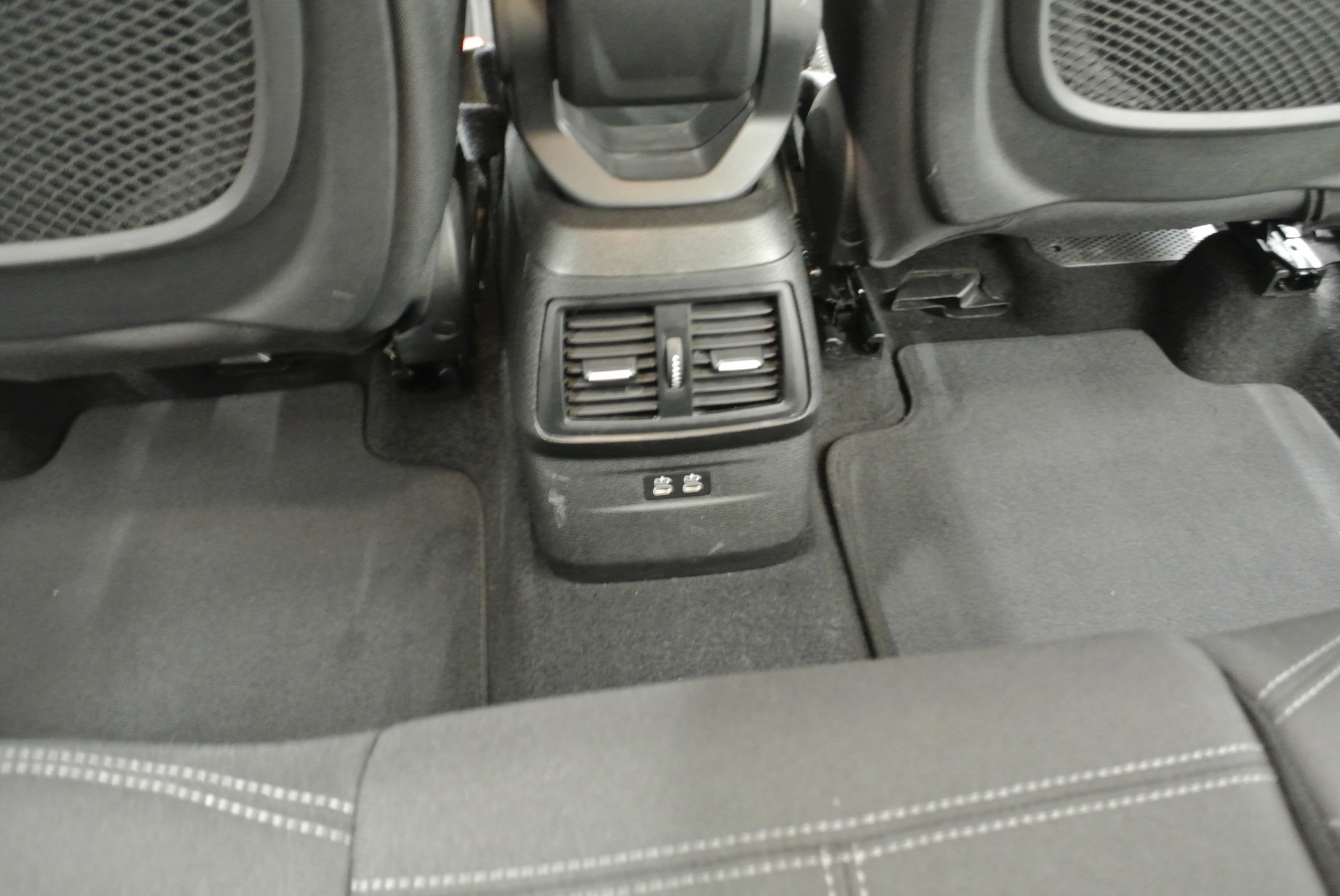 BMW 218d xDrive Gran Tourer Steptronic-image-27