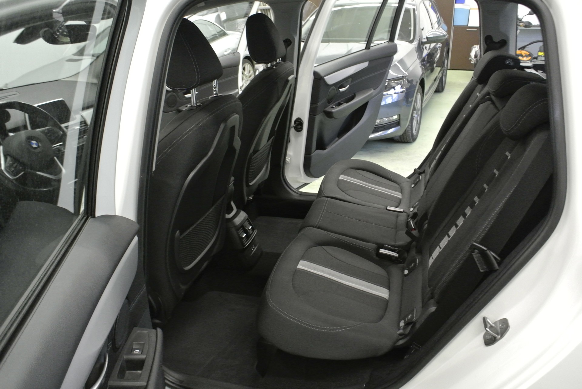BMW 218d xDrive Gran Tourer Steptronic-image-15
