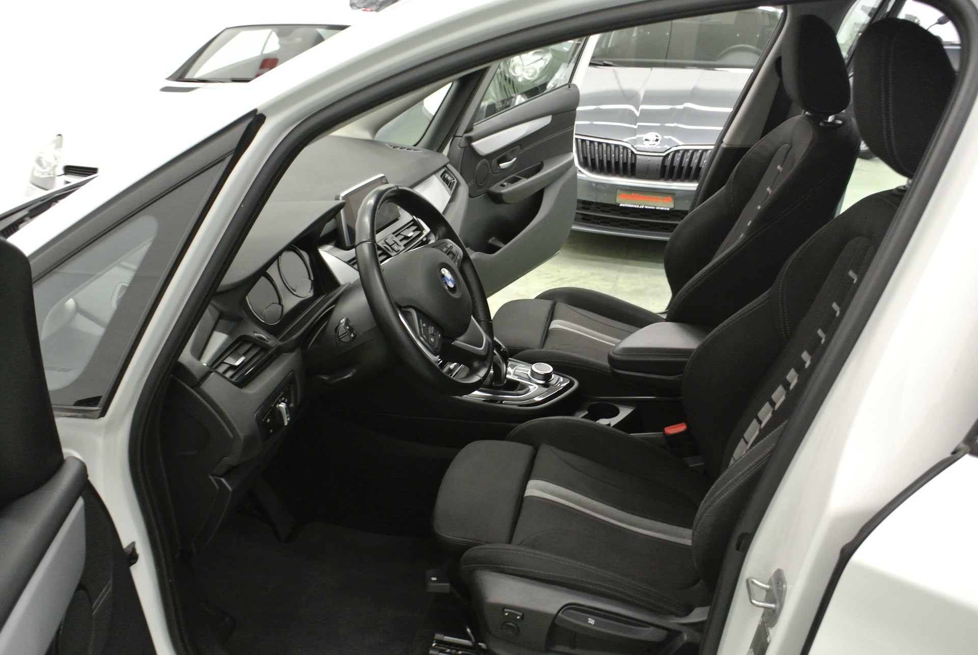 BMW 218d xDrive Gran Tourer Steptronic-image-14