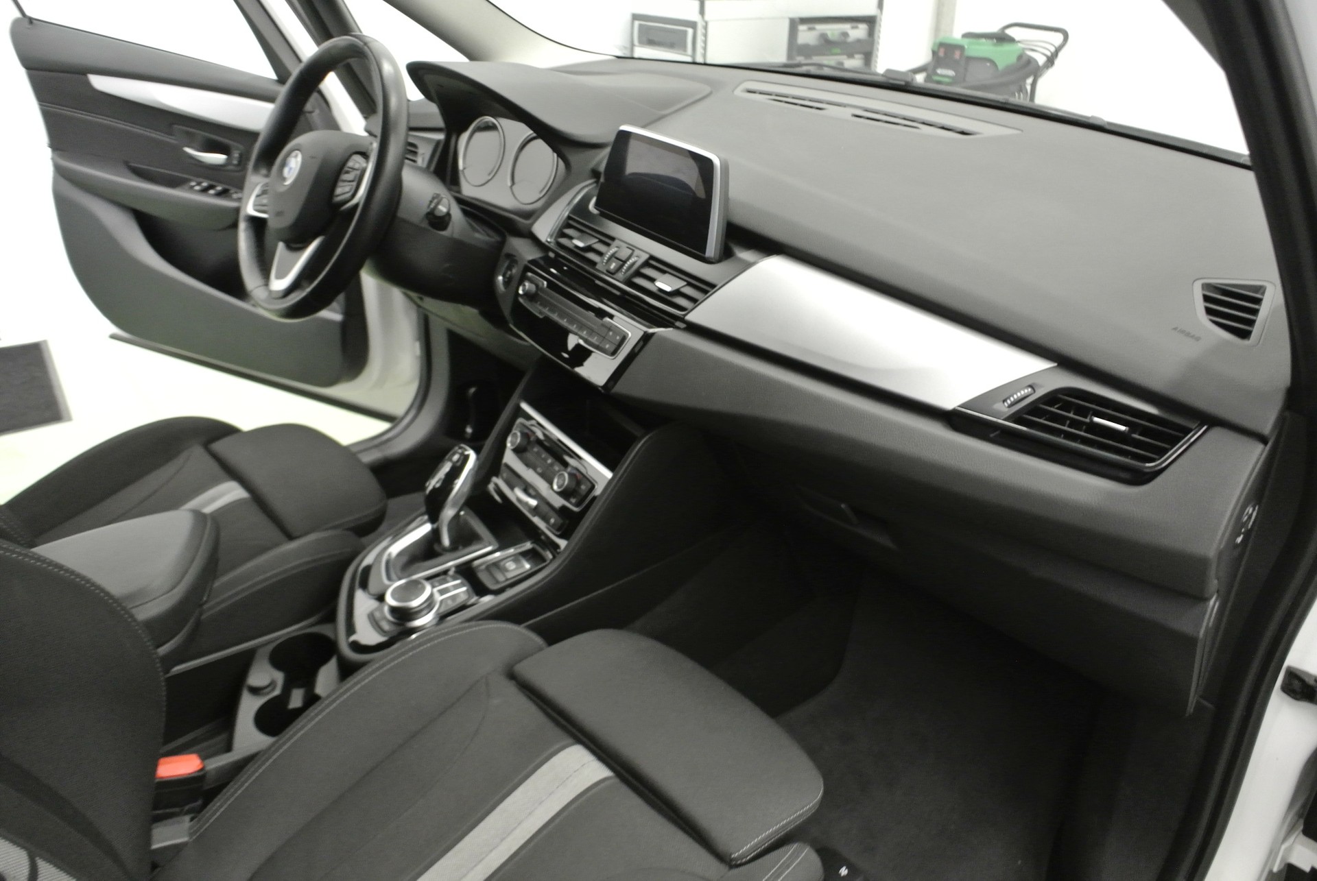 BMW 218d xDrive Gran Tourer Steptronic-image-18