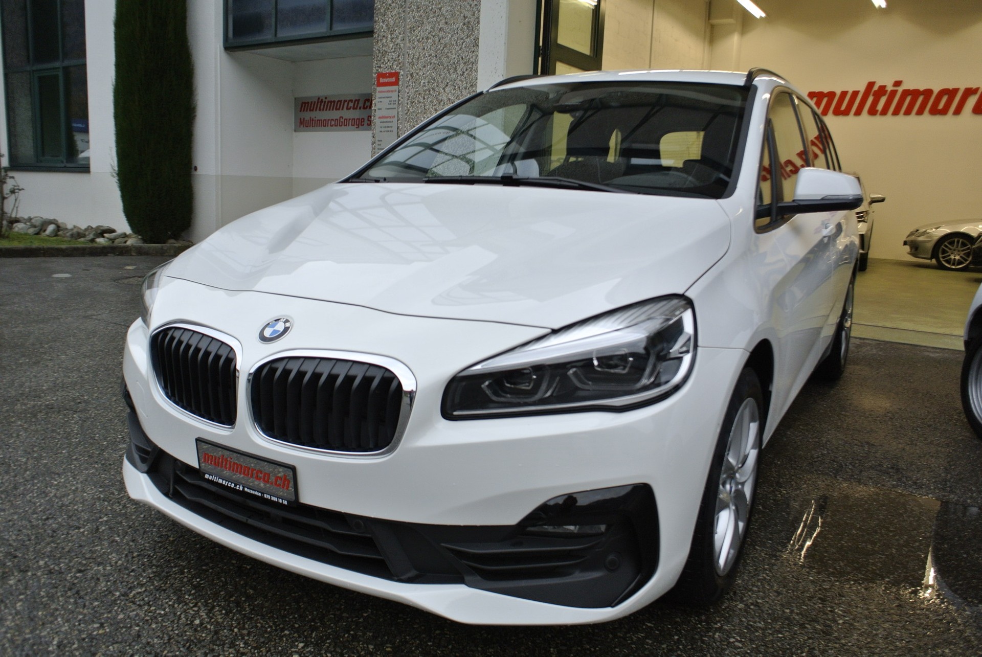 BMW 218d xDrive Gran Tourer Steptronic-image-12
