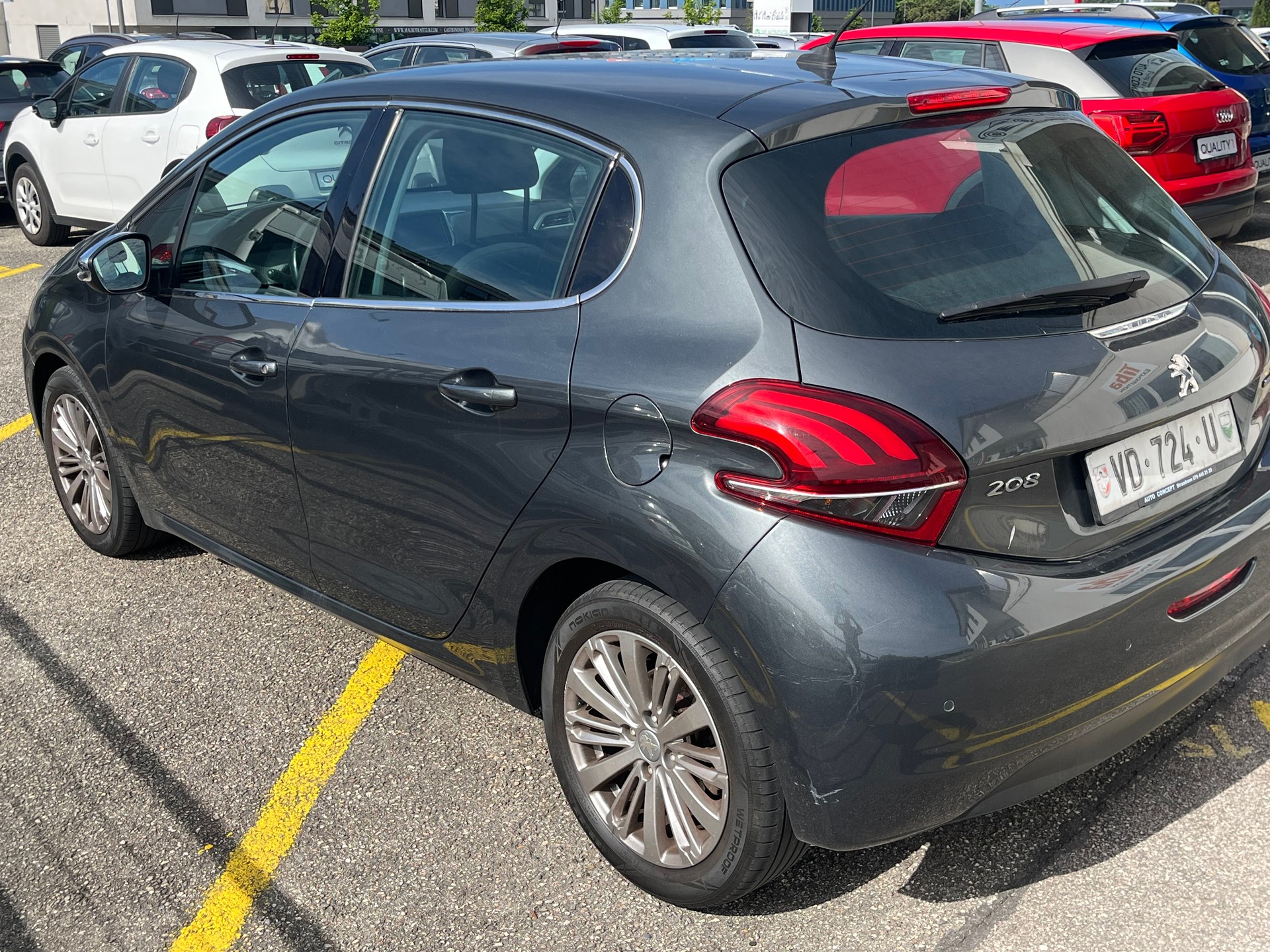 PEUGEOT 208 1.2 PureTech Allure-image-4