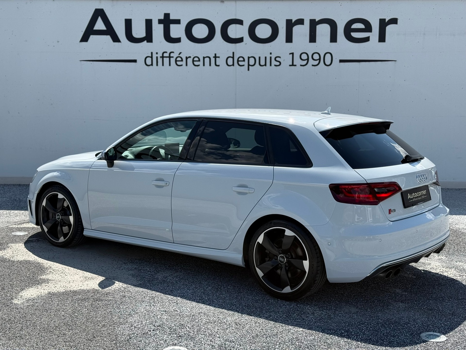 AUDI S3 Sportback 2.0 TFSI quattro-showroom-element-1