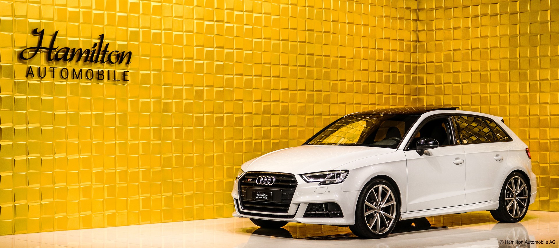 AUDI S3 Sportback 2.0 TFSI quattro S-tronic-showroom-element-1