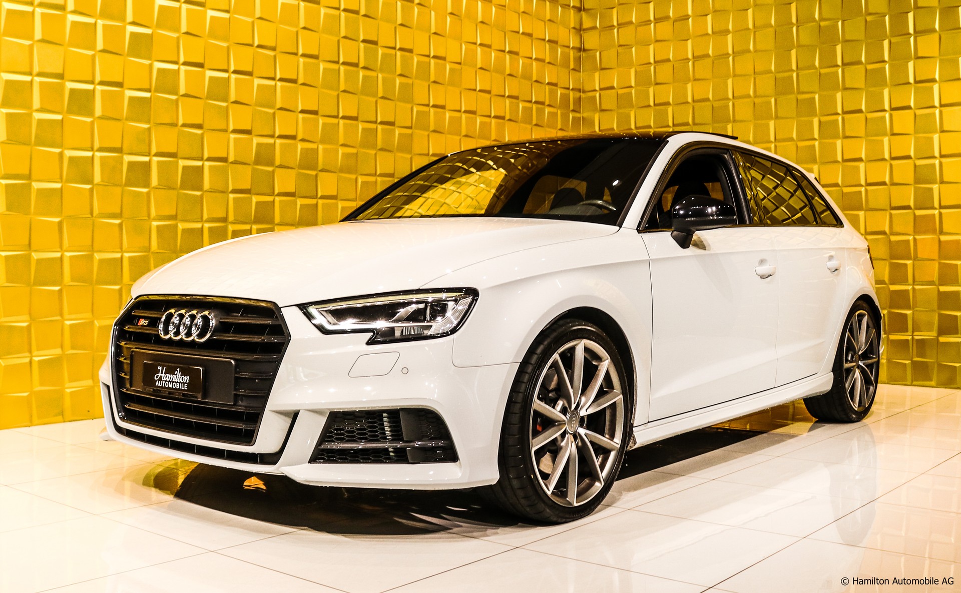AUDI S3 Sportback 2.0 TFSI quattro S-tronic-showroom-element-3