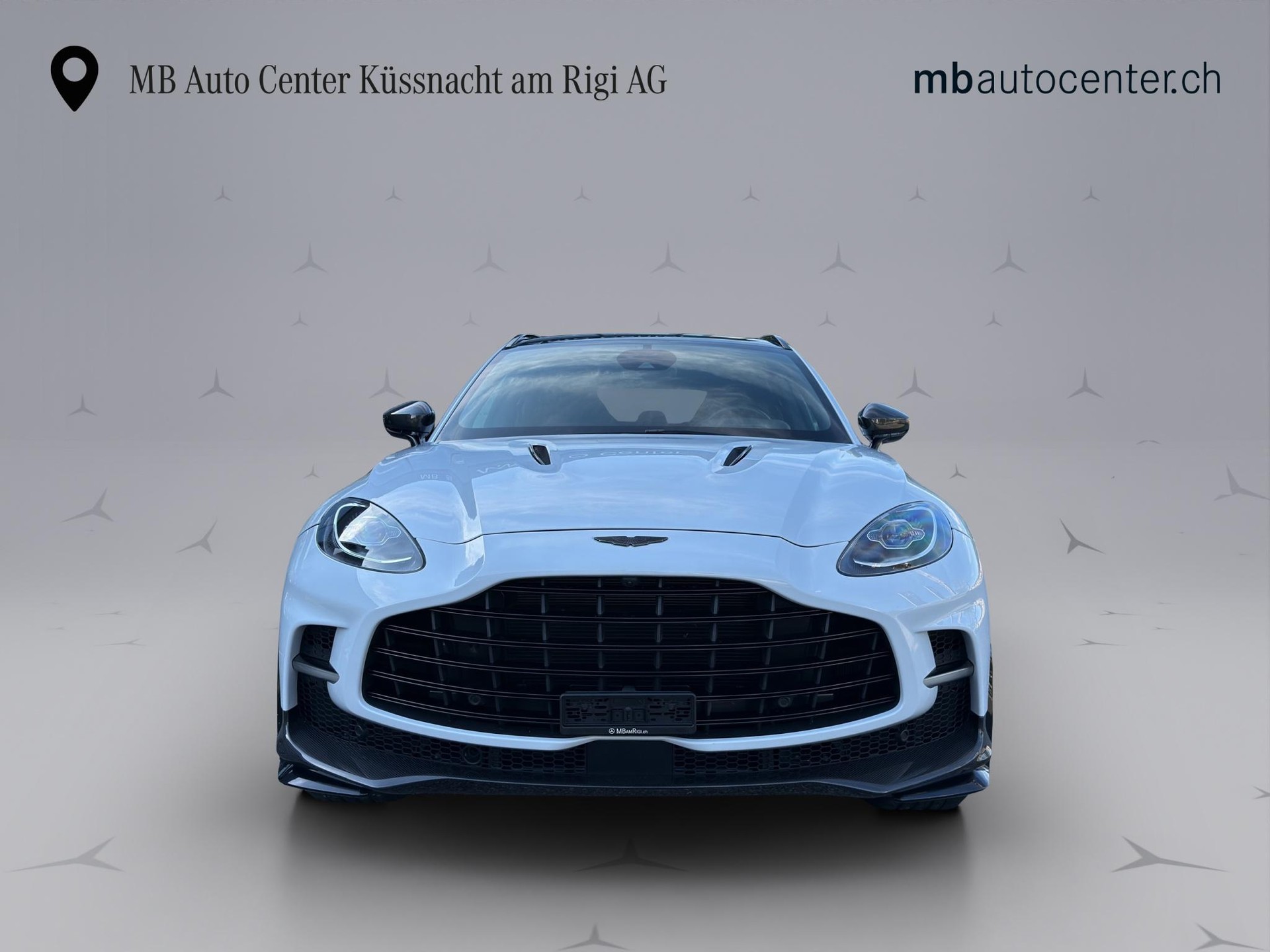 ASTON MARTIN DBX 707 4.0 V8 Bi-Turbo-showroom-element-1
