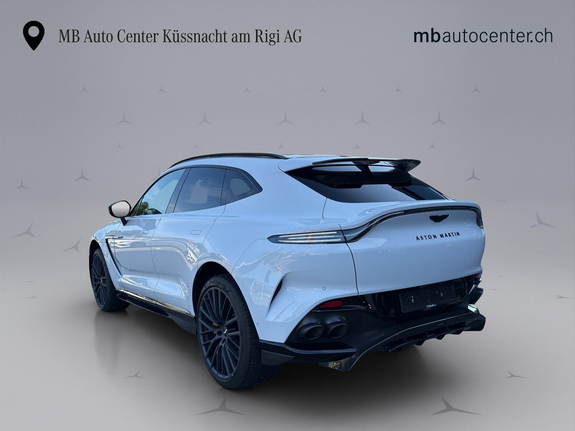ASTON MARTIN DBX 707 4.0 V8 Bi-Turbo-showroom-element-3