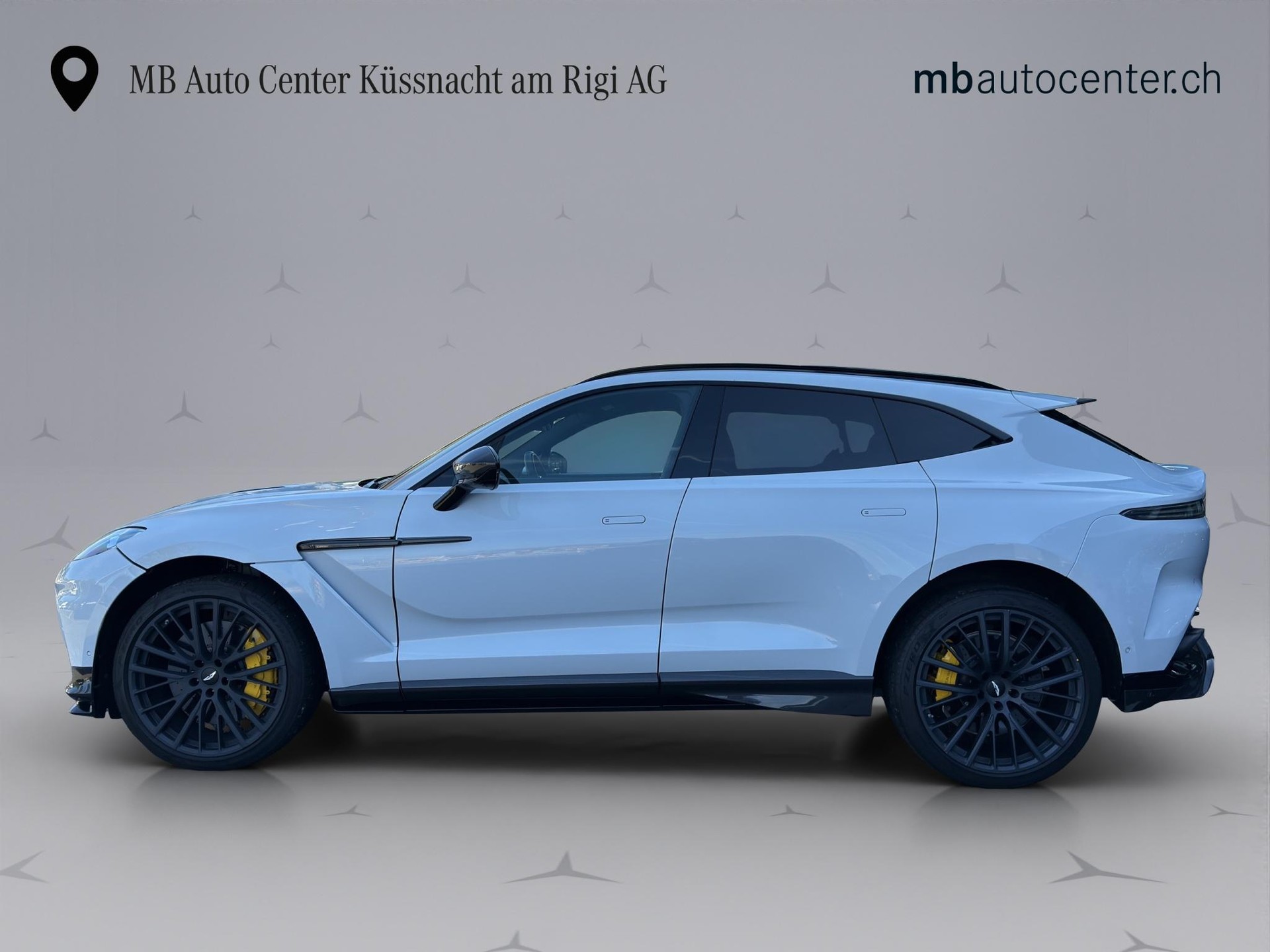 ASTON MARTIN DBX 707 4.0 V8 Bi-Turbo-showroom-element-2