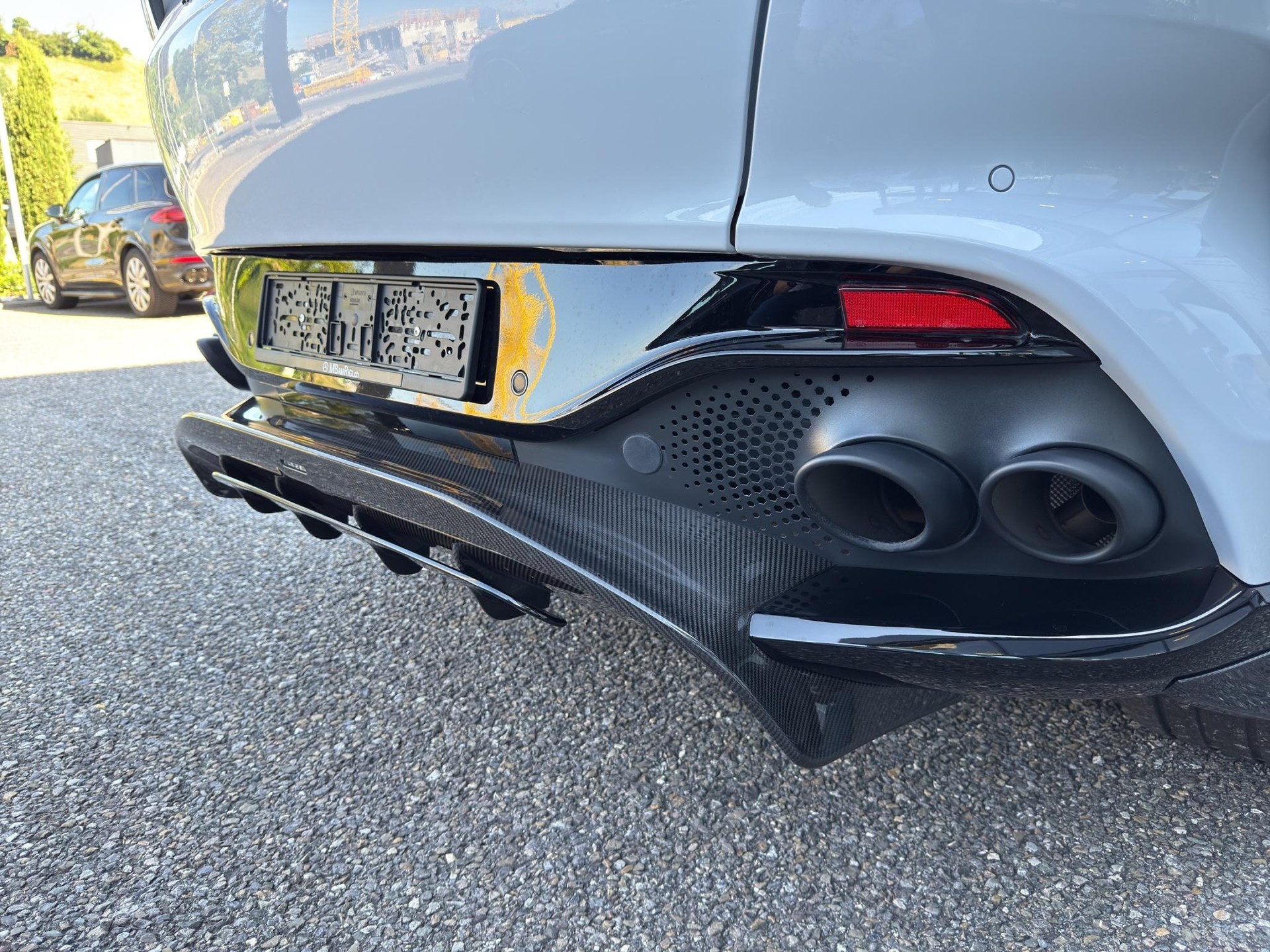 ASTON MARTIN DBX 707 4.0 V8 Bi-Turbo-image-25