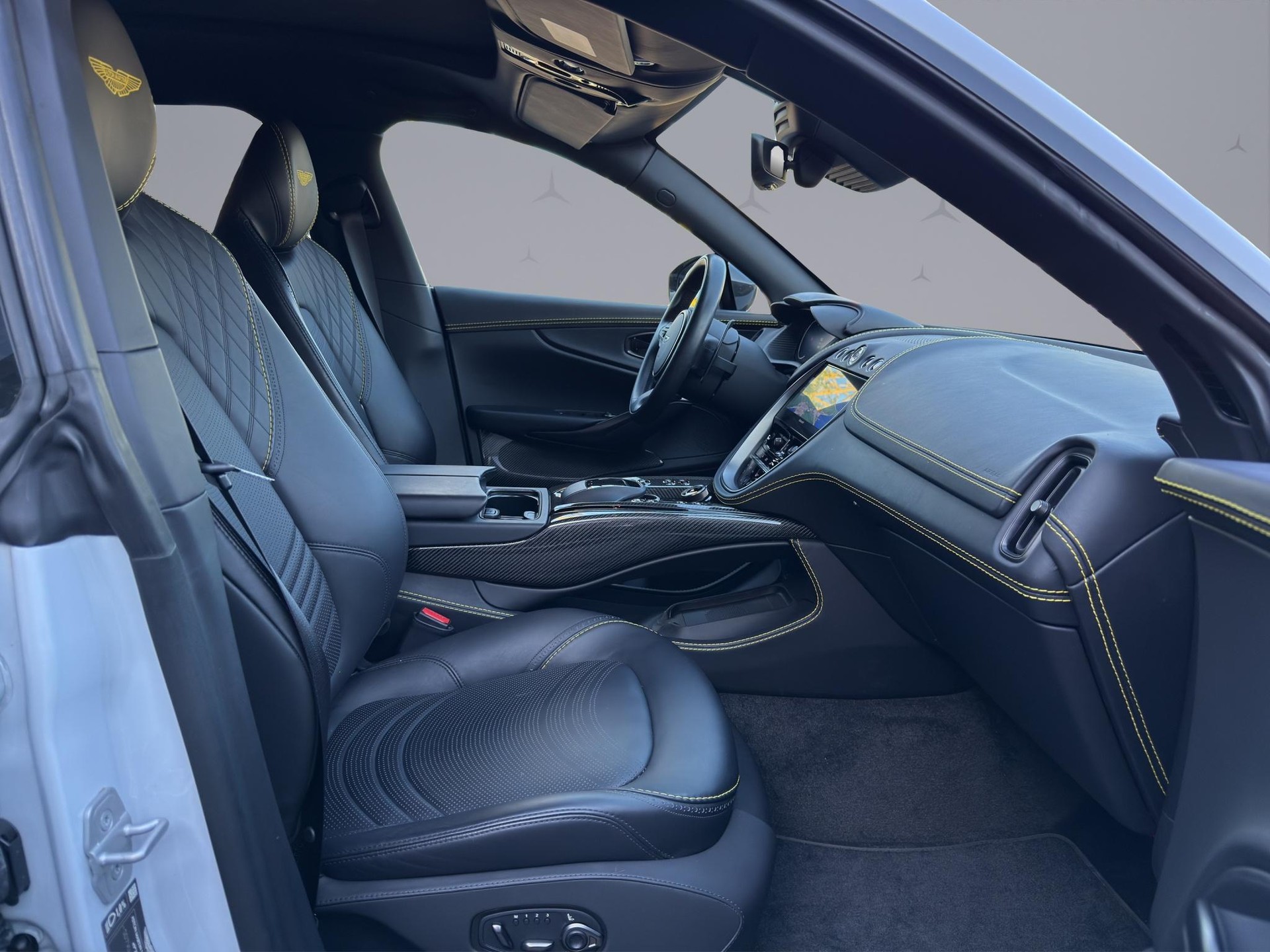 ASTON MARTIN DBX 707 4.0 V8 Bi-Turbo-image-15