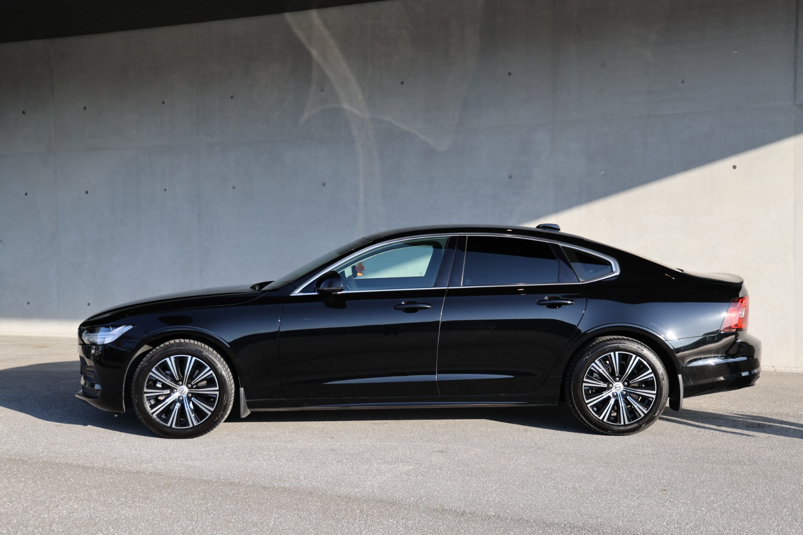 VOLVO S90 B5-image-13