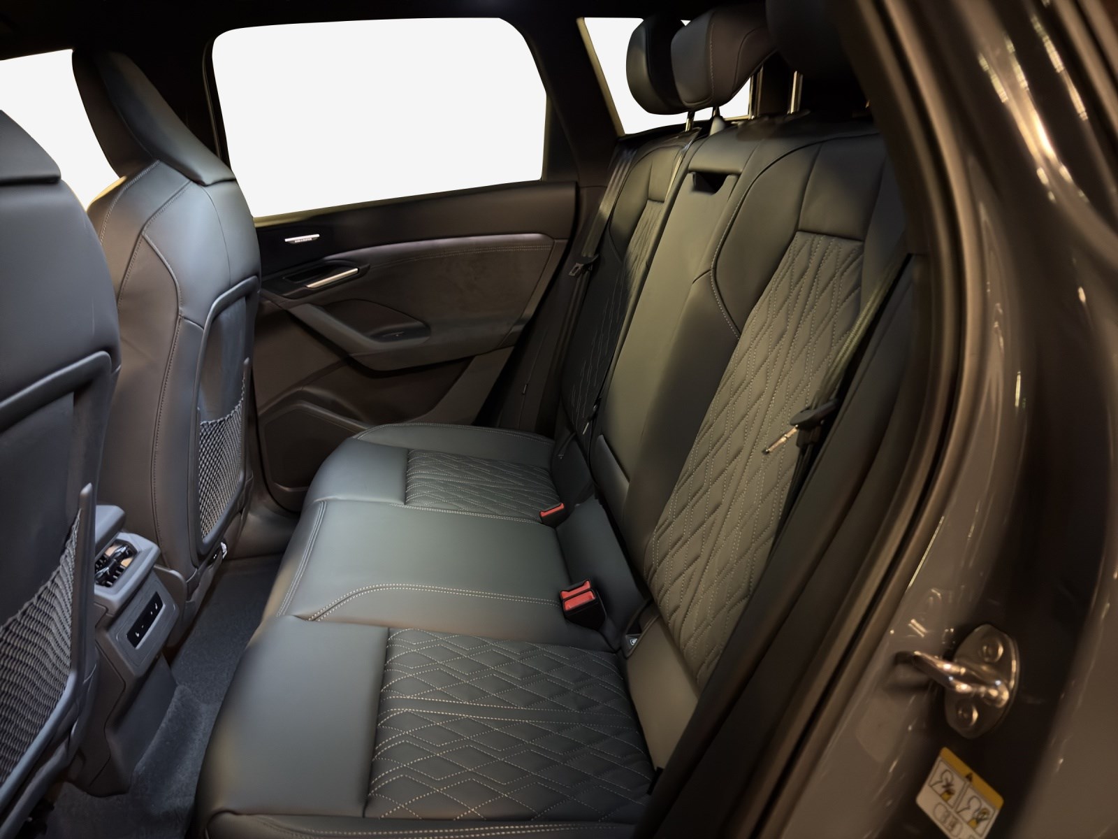 AUDI Q6 e-tron quattro-image-11