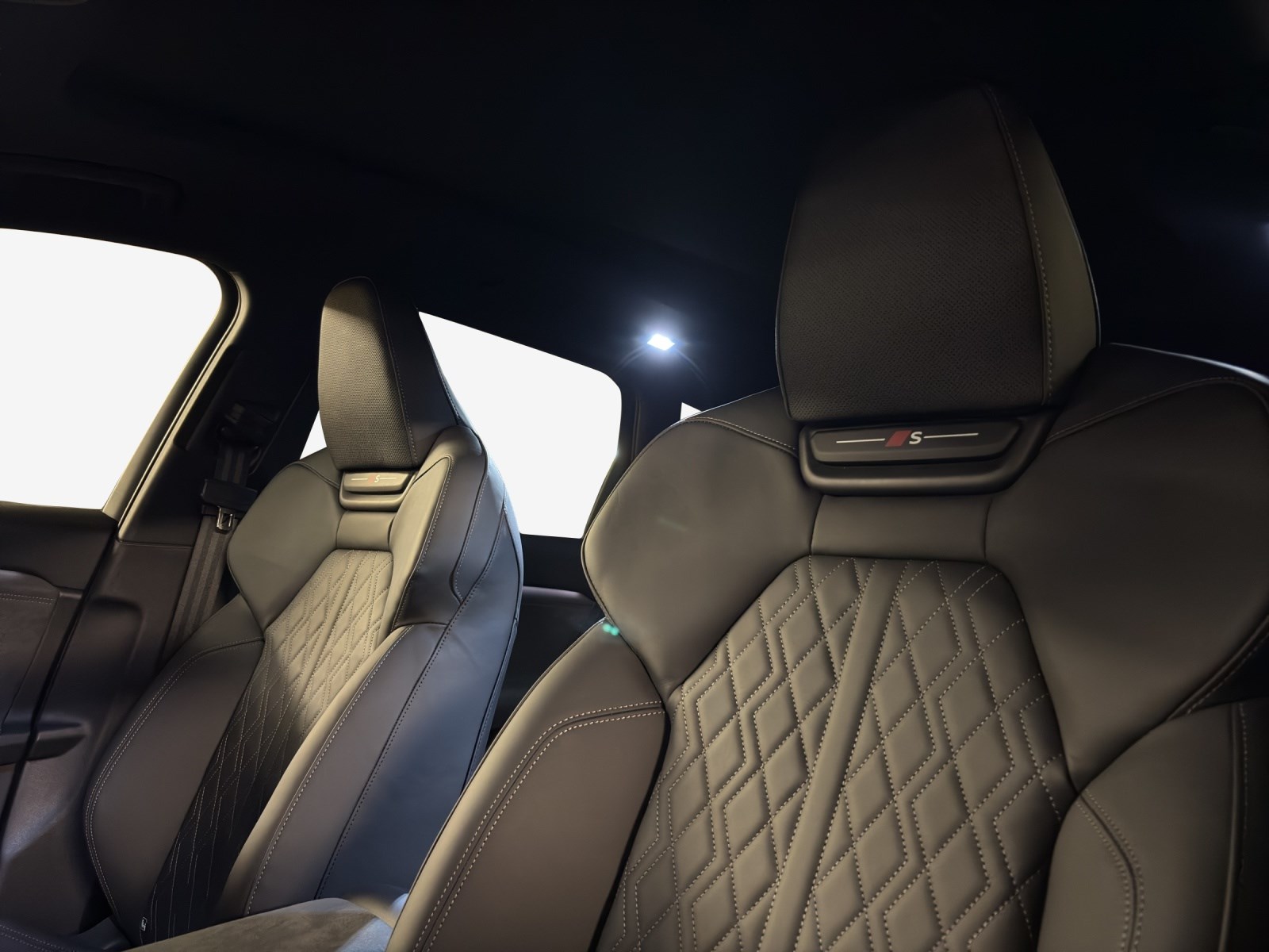 AUDI Q6 e-tron quattro-image-13