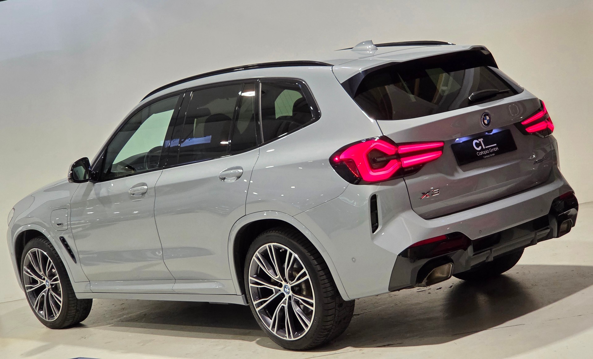 BMW X3 xDrive 30e M Sport-showroom-element-2