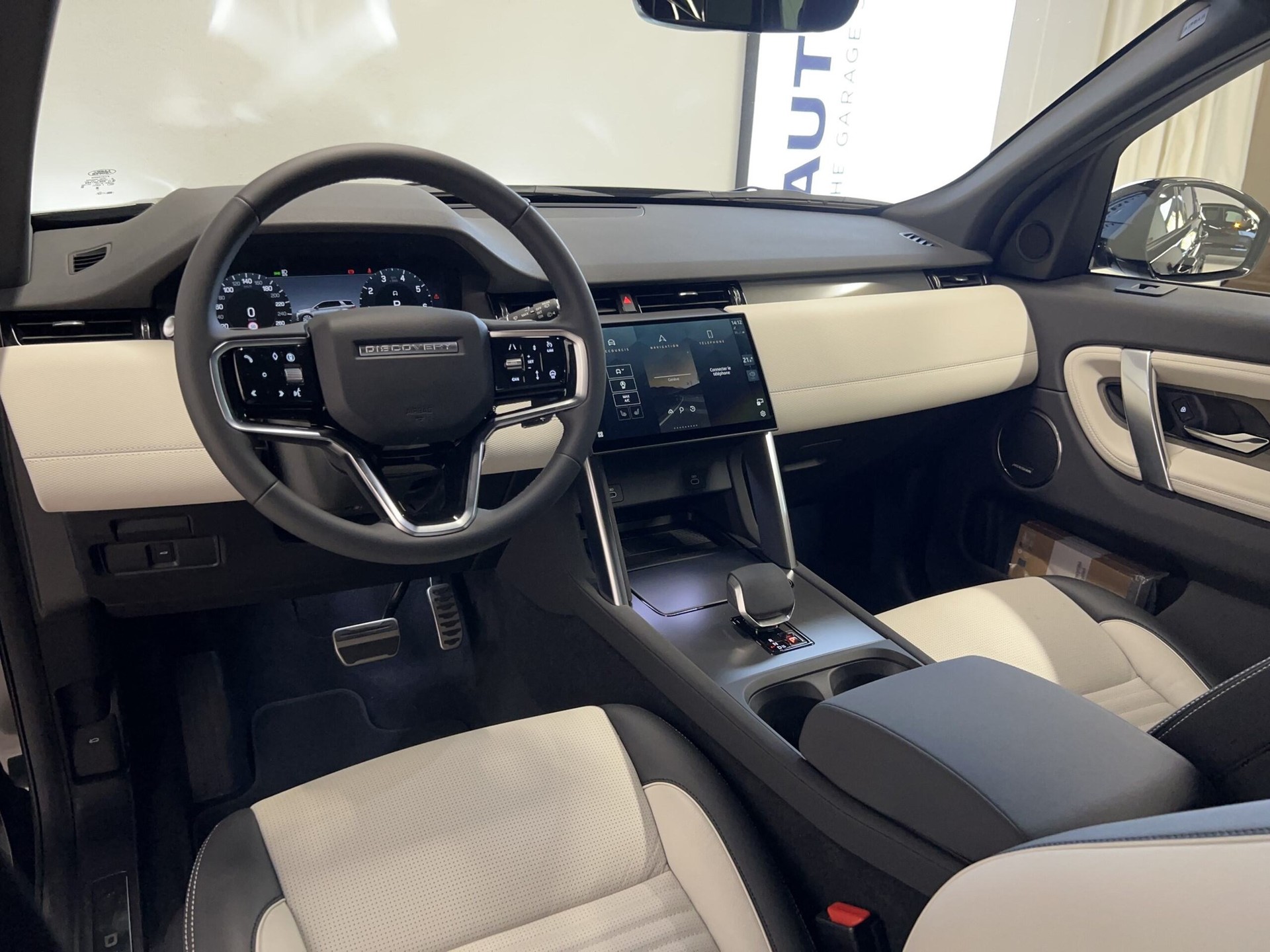 LAND ROVER Discovery Sport 2.0 I4 250 Dynamic SE-showroom-element-2