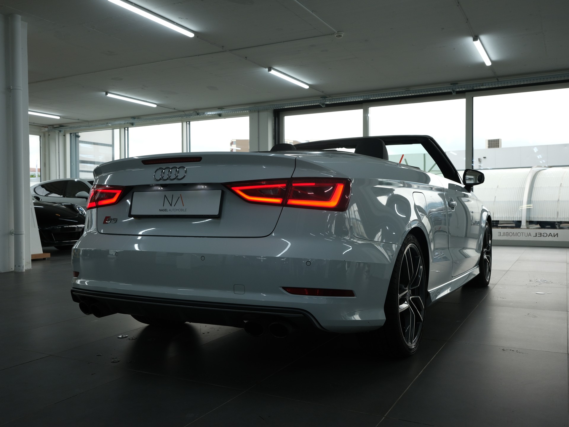 AUDI S3 Cabrio 2.0 TFSI quattro S-tronic-showroom-element-2